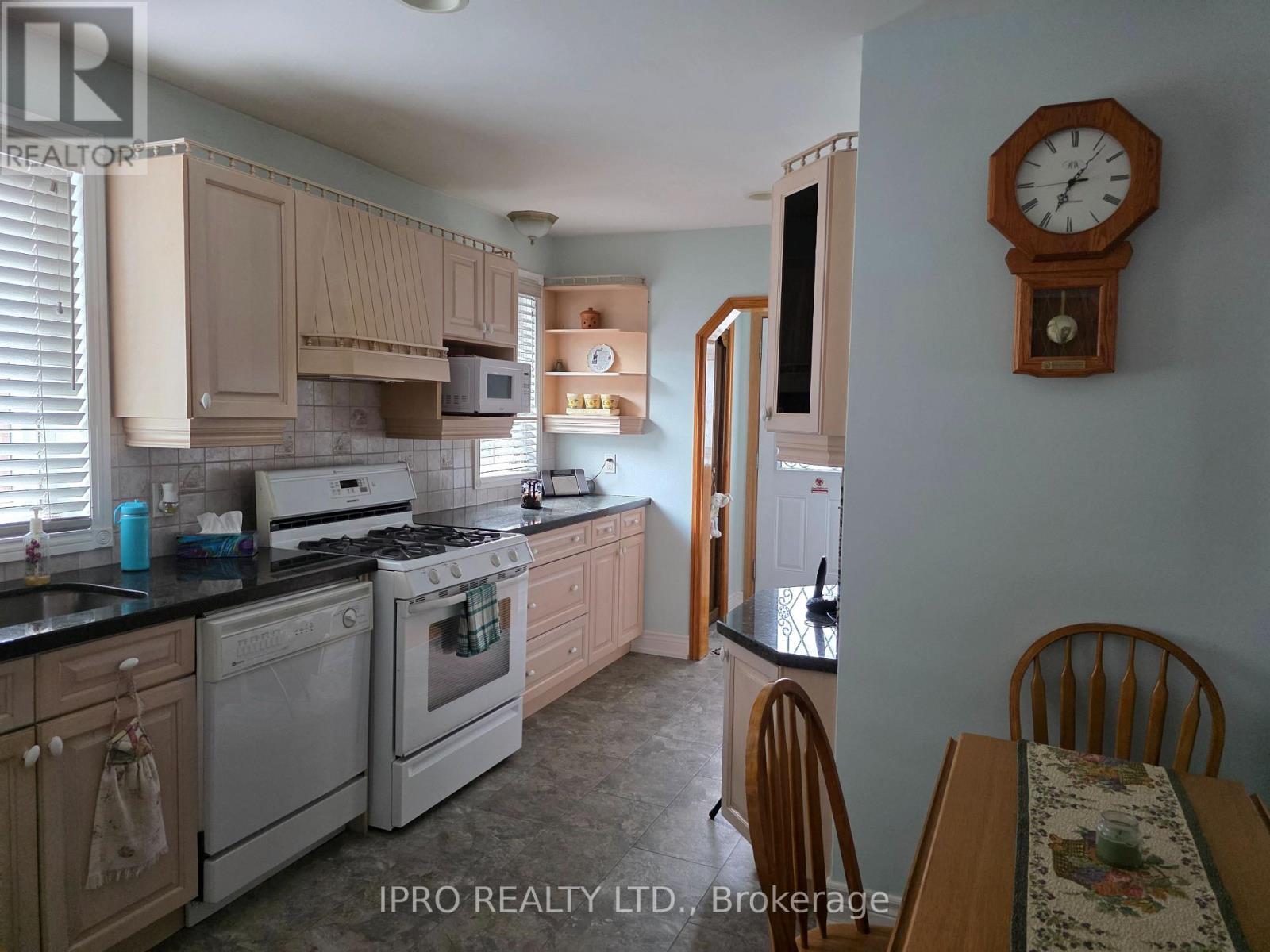 Property at 37 SHELLEY STREET image 3