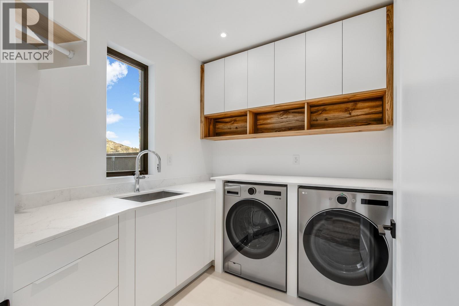 Property at 1122 Pearcy Court image 3
