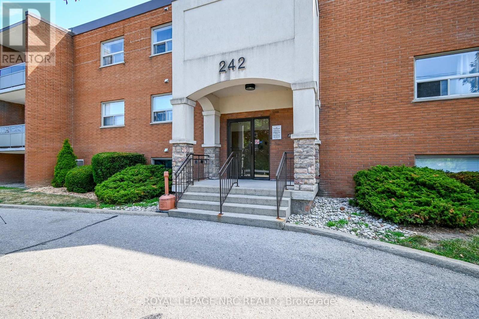 316 - 242 Oakdale Avenue, St. Catharines, Ontario  L2P 3K5 - Photo 22 - X12340871