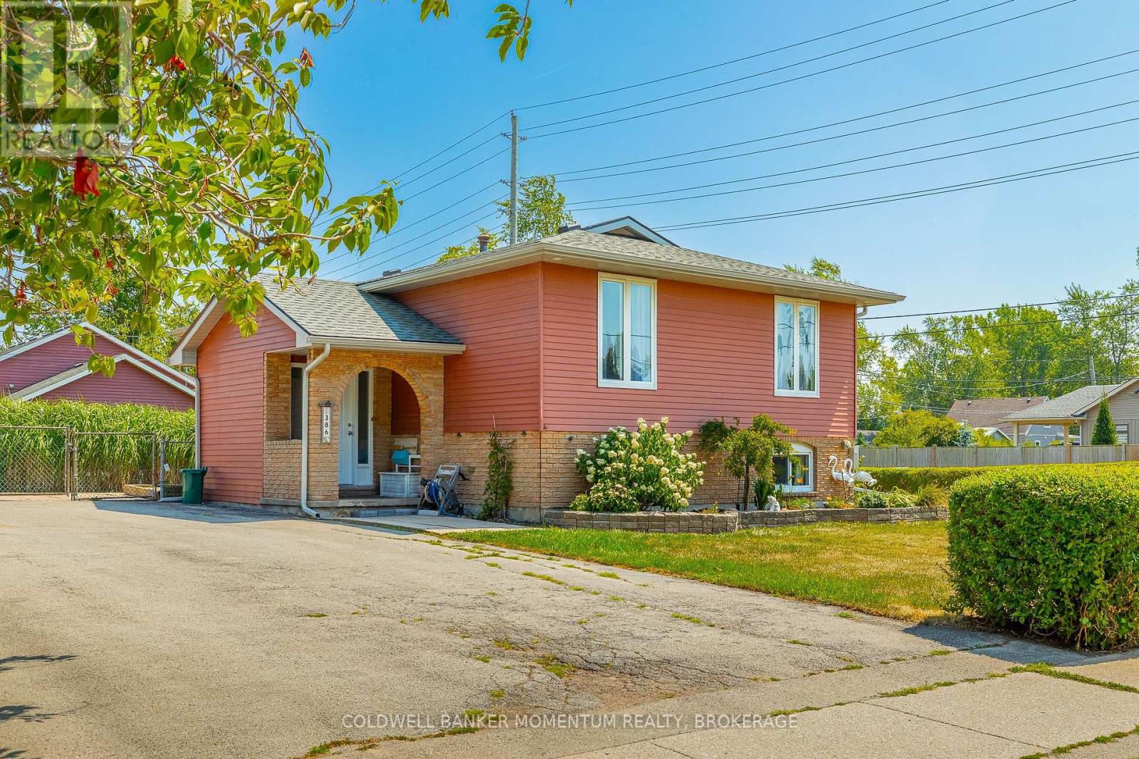 386 Daytona Drive, Fort Erie, Ontario  L2A 4Y9 - Photo 1 - X12340876