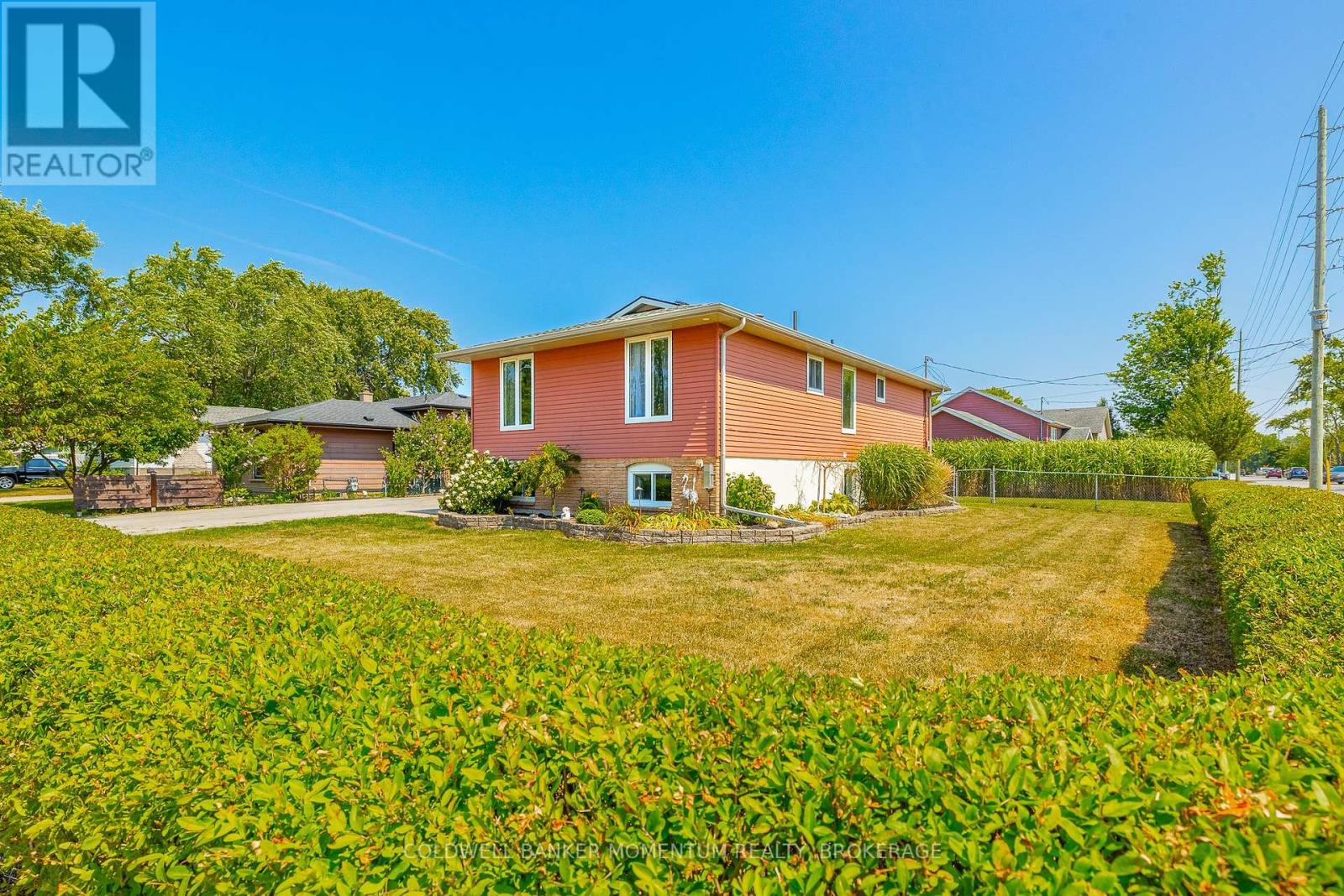 386 Daytona Drive, Fort Erie, Ontario  L2A 4Y9 - Photo 4 - X12340876