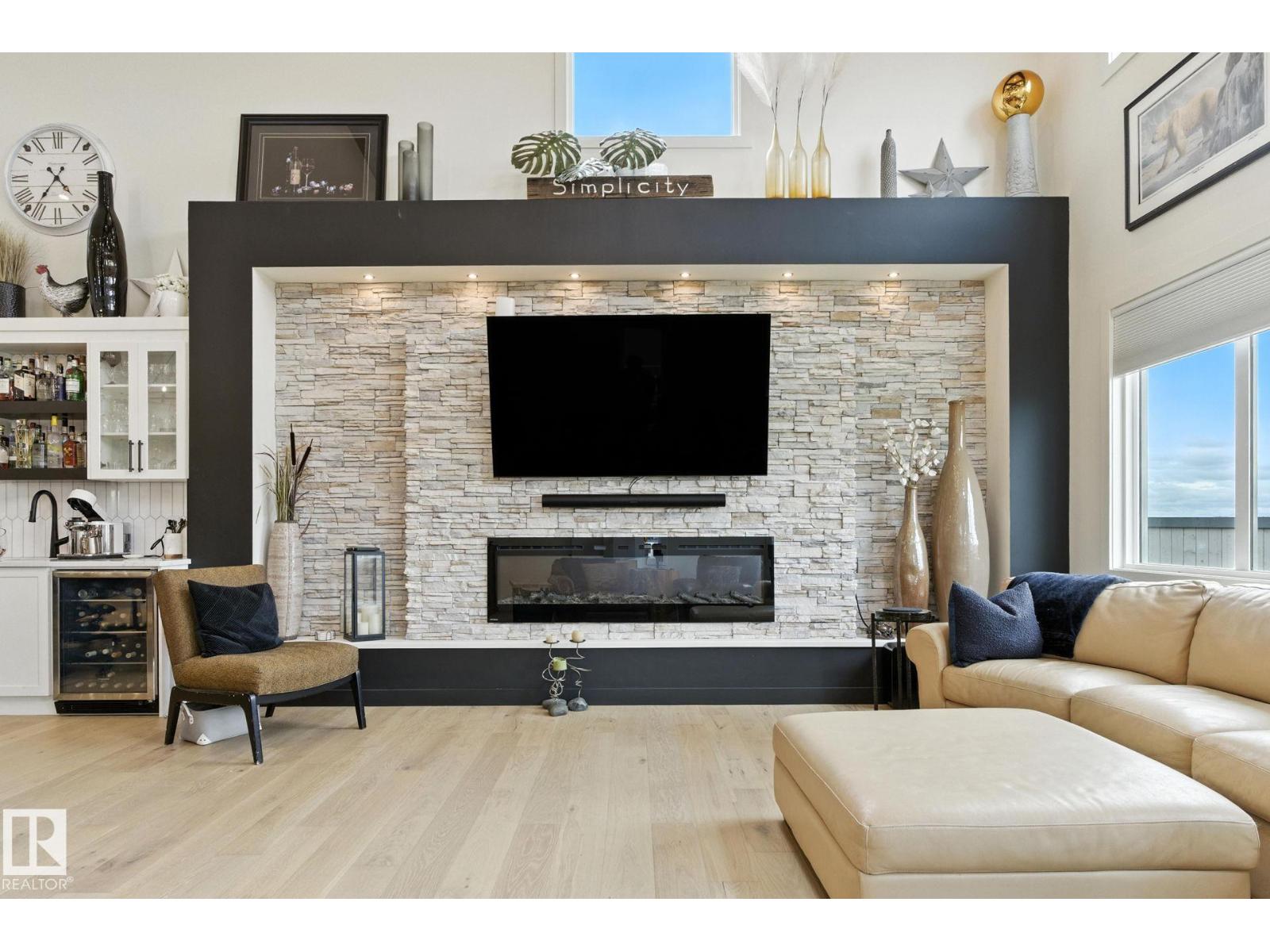 Property at 73 ASHBURY CR image 2