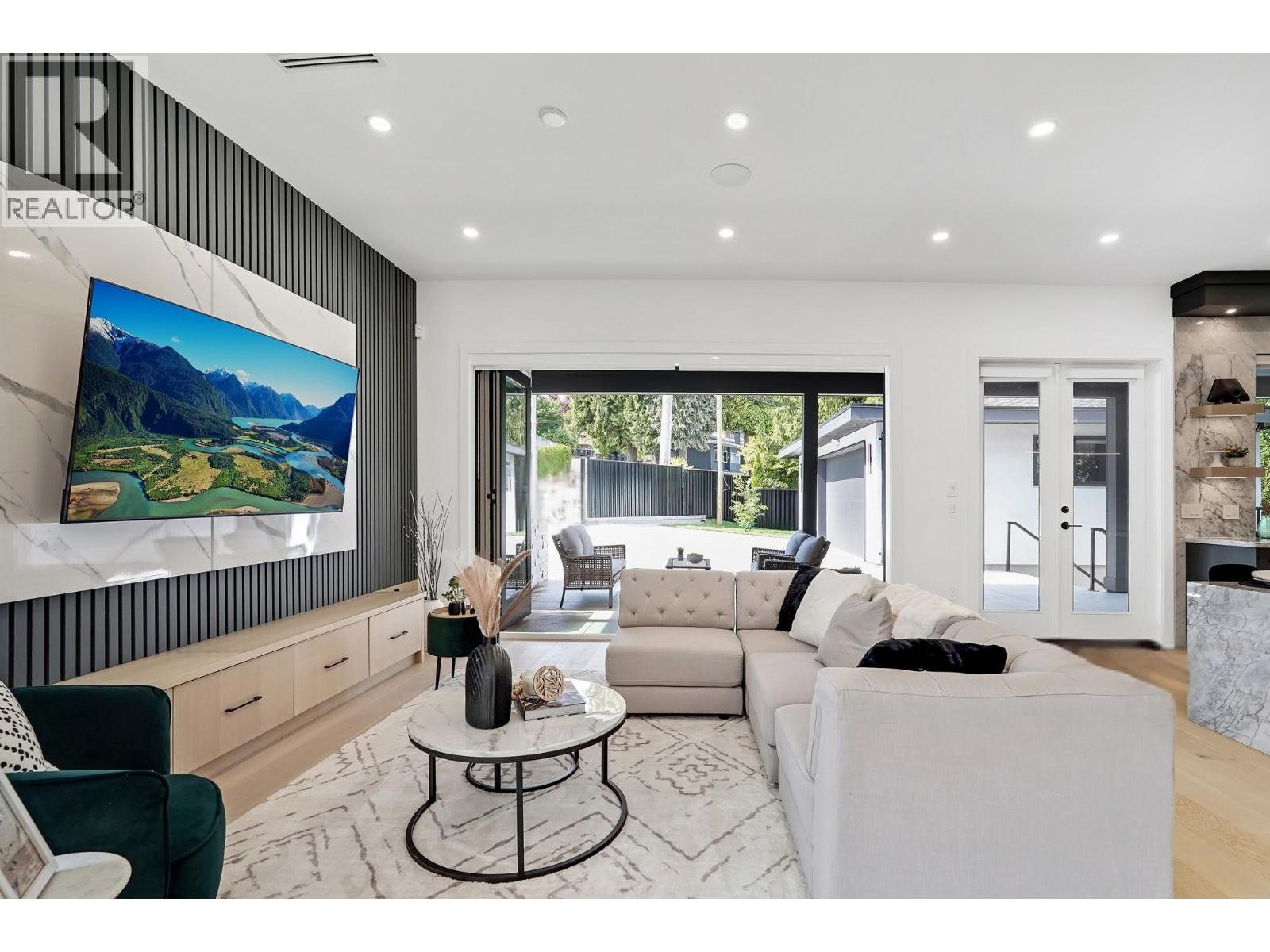 Property at 411 E EIGHTH AVENUE image 1