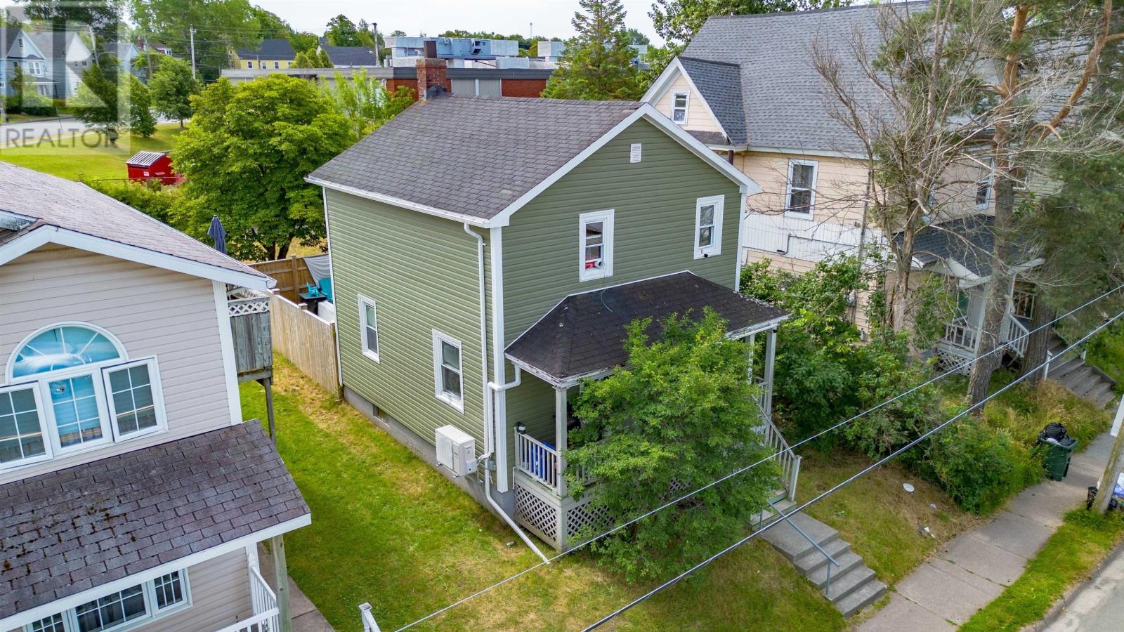 482 Townsend Street, Sydney, Nova Scotia  B1P 5G6 - Photo 2 - 202518703