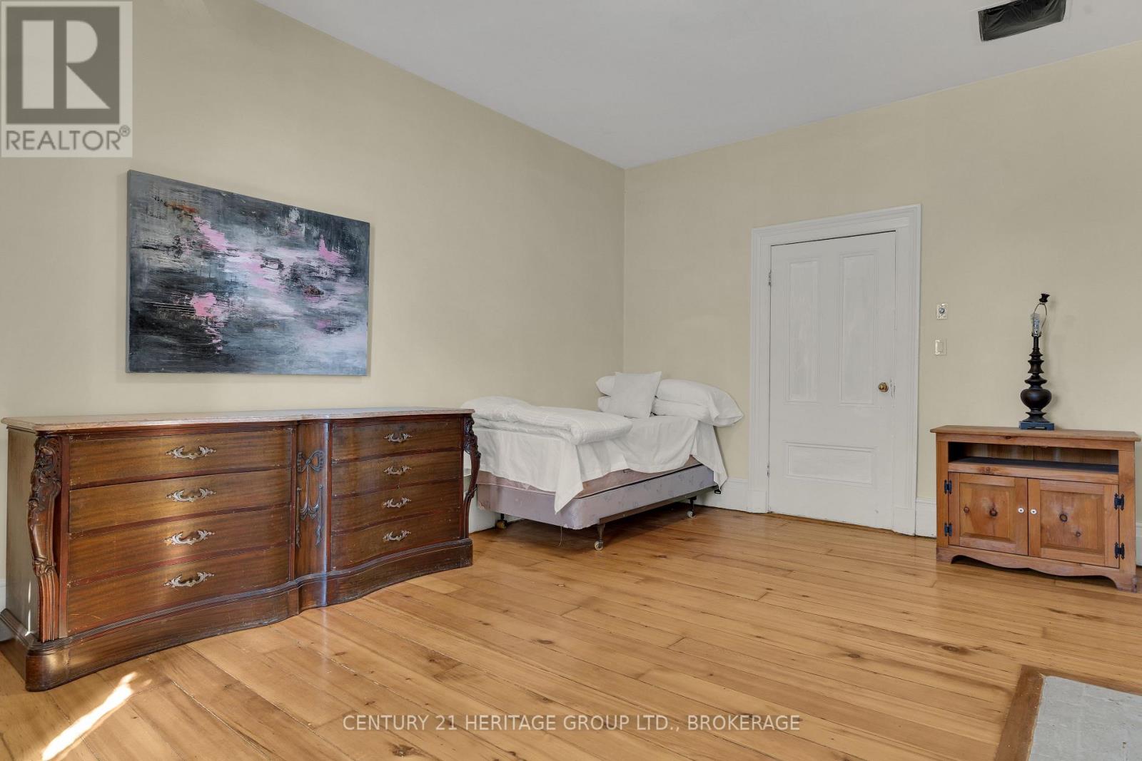 389 King Street E, Gananoque, Ontario  K7G 1G6 - Photo 38 - X12340928