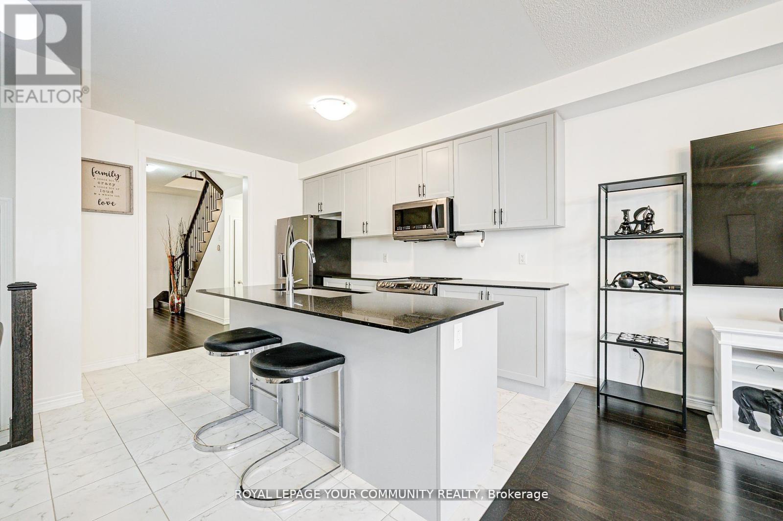 16 Angelfish Road, Brampton, Ontario  L7A 5C5 - Photo 13 - W12340881