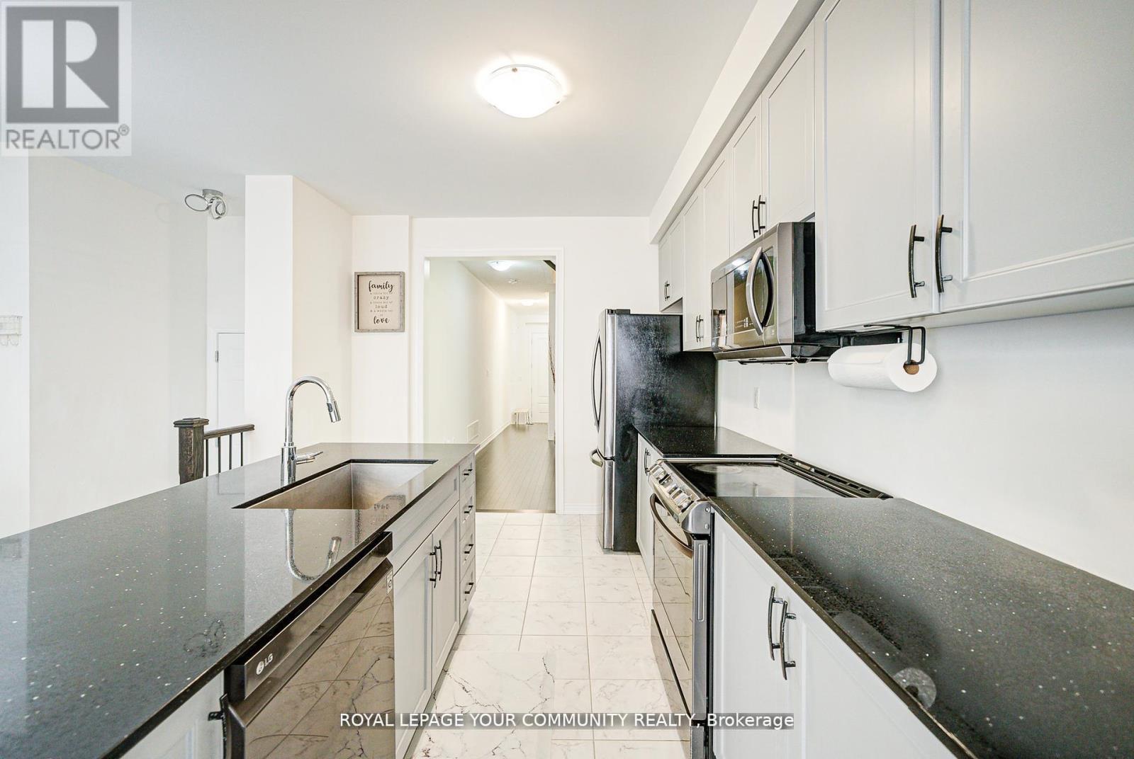 16 Angelfish Road, Brampton, Ontario  L7A 5C5 - Photo 14 - W12340881