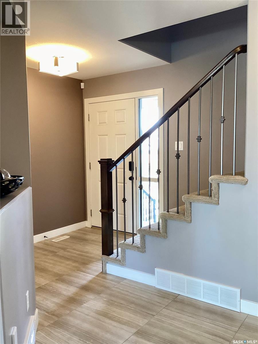 Property at 467 Veltkamp CRESCENT image 3