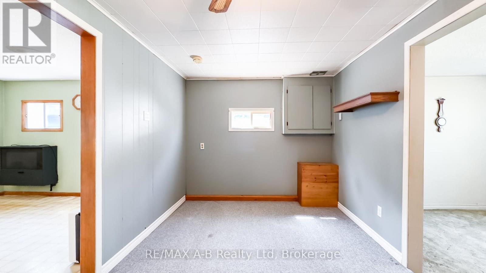 34338 Denfield Road, Lucan Biddulph, Ontario  N0M 2J0 - Photo 13 - X12340940
