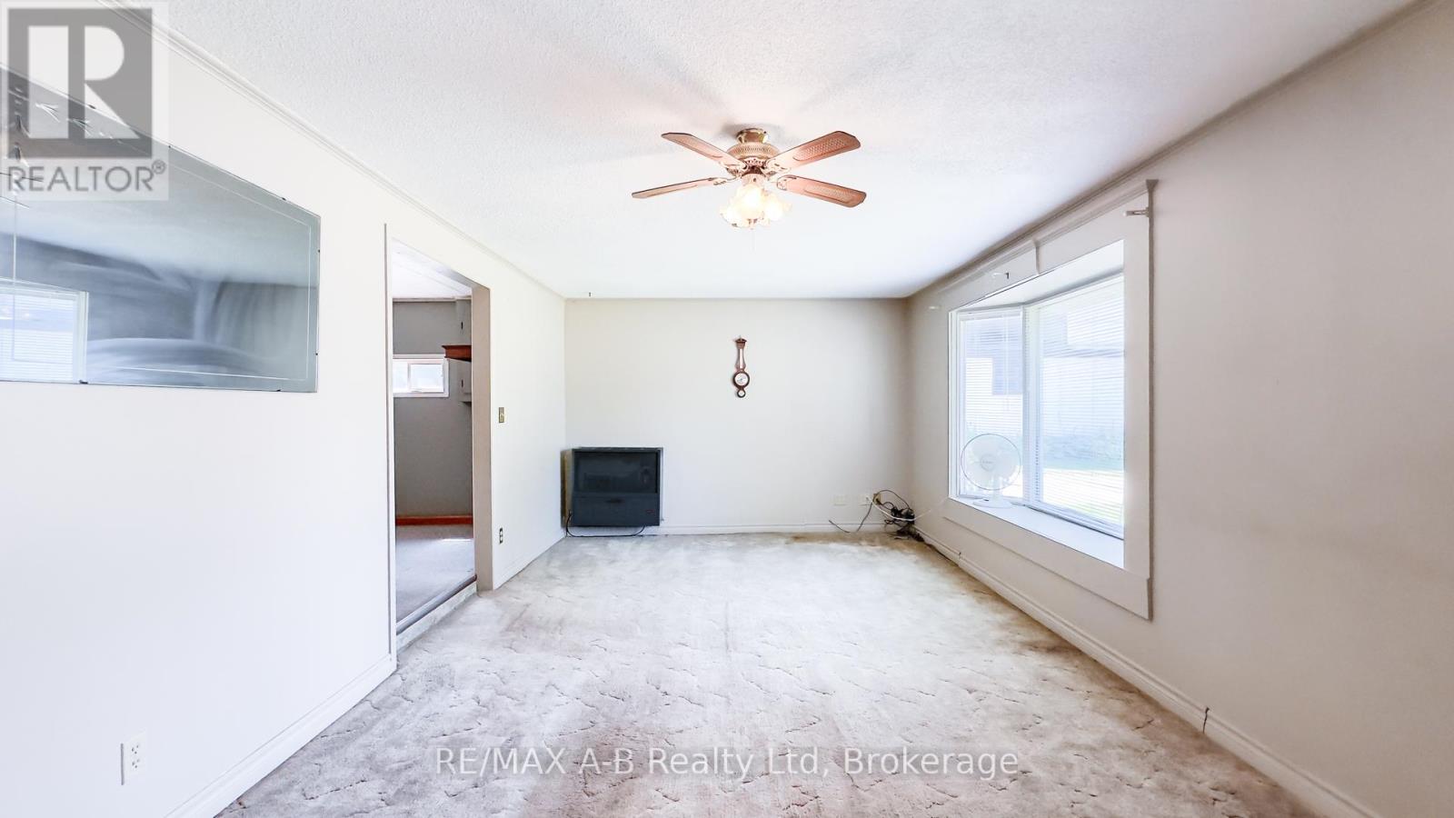 34338 Denfield Road, Lucan Biddulph, Ontario  N0M 2J0 - Photo 16 - X12340940