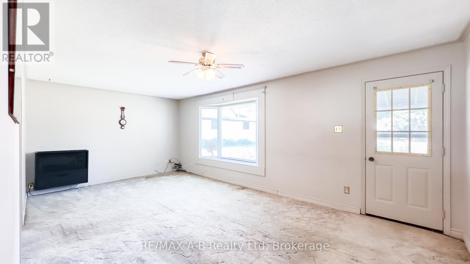 34338 Denfield Road, Lucan Biddulph, Ontario  N0M 2J0 - Photo 18 - X12340940