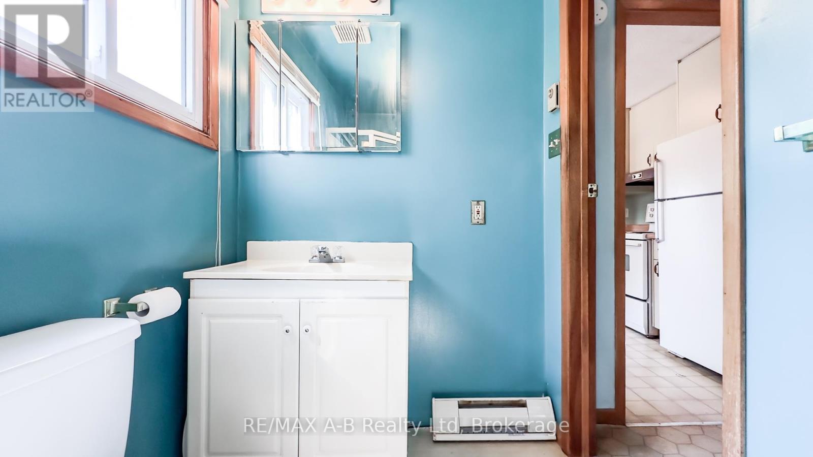 34338 Denfield Road, Lucan Biddulph, Ontario  N0M 2J0 - Photo 31 - X12340940