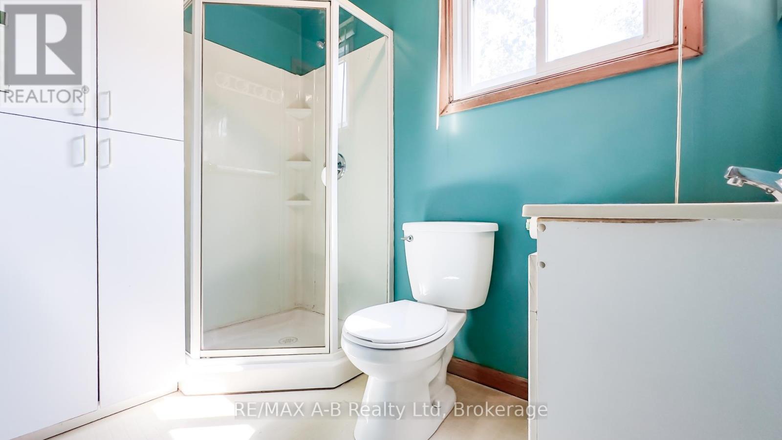 34338 Denfield Road, Lucan Biddulph, Ontario  N0M 2J0 - Photo 32 - X12340940