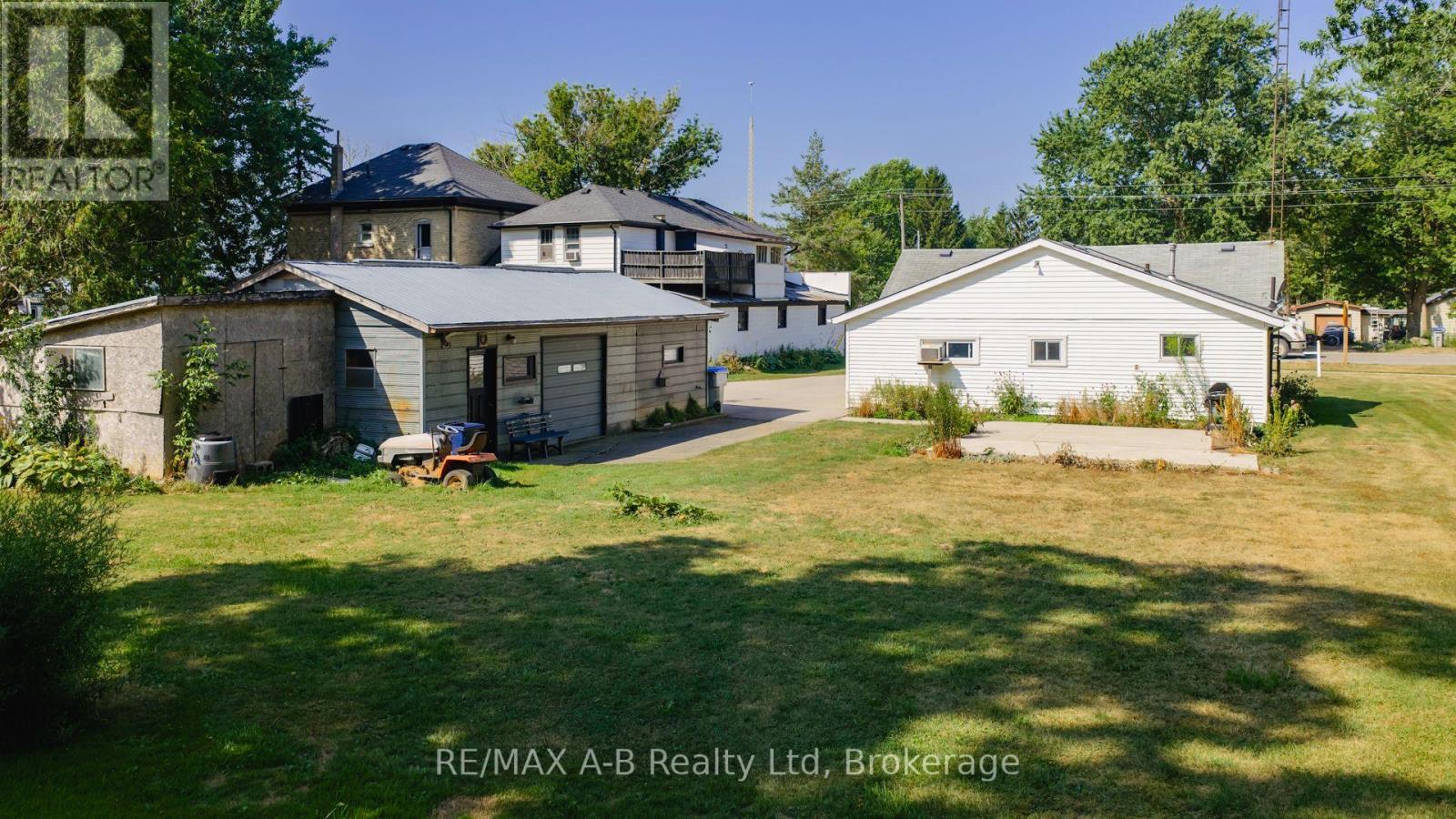 34338 Denfield Road, Lucan Biddulph, Ontario  N0M 2J0 - Photo 35 - X12340940