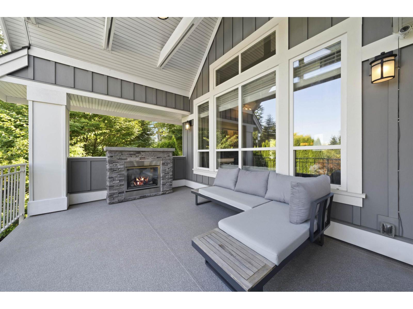 Property at 1008 165 STREET image 4