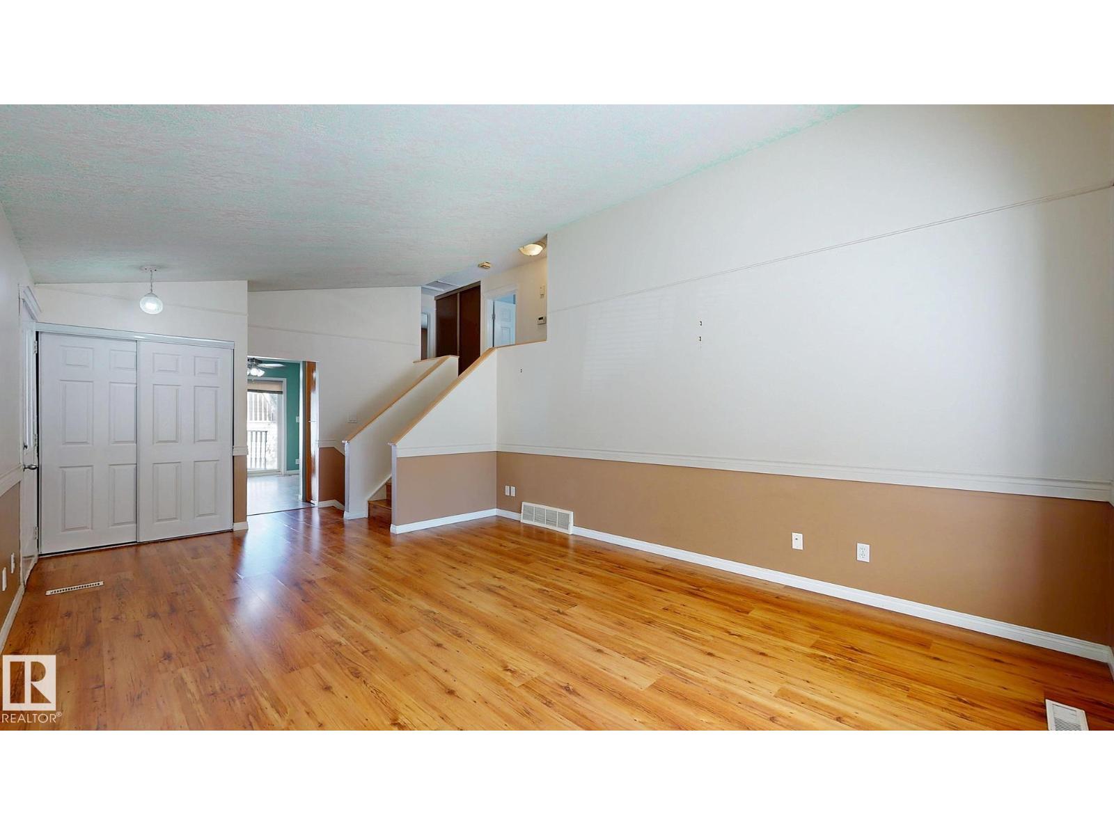 Property at 218 GREENWOOD DR image 2