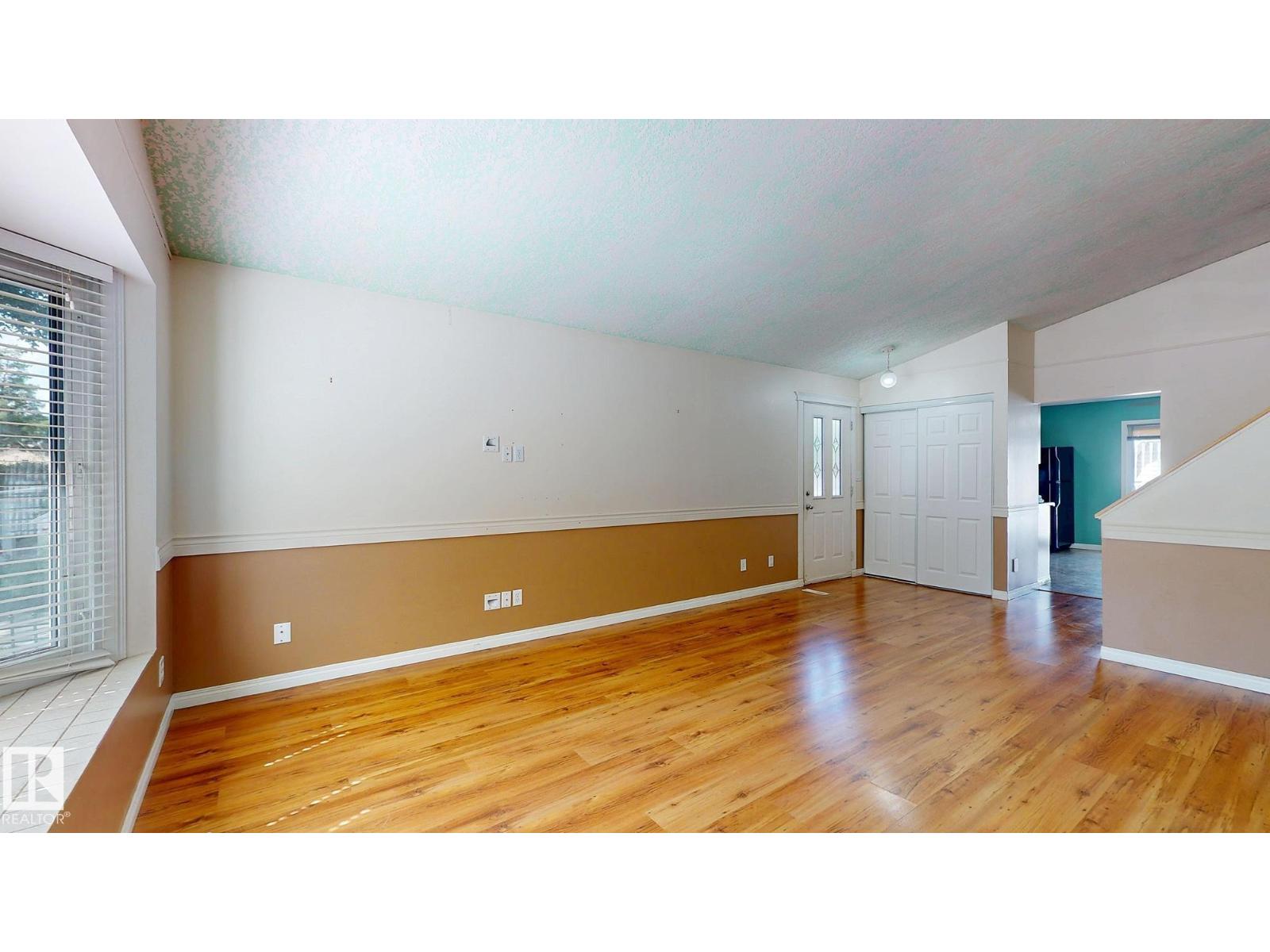 Property at 218 GREENWOOD DR image 3