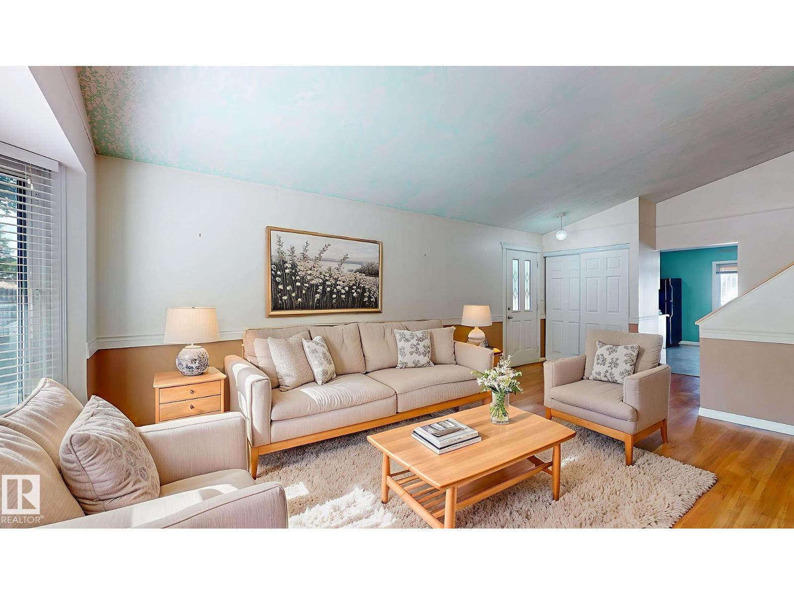 Property at 218 GREENWOOD DR image 4