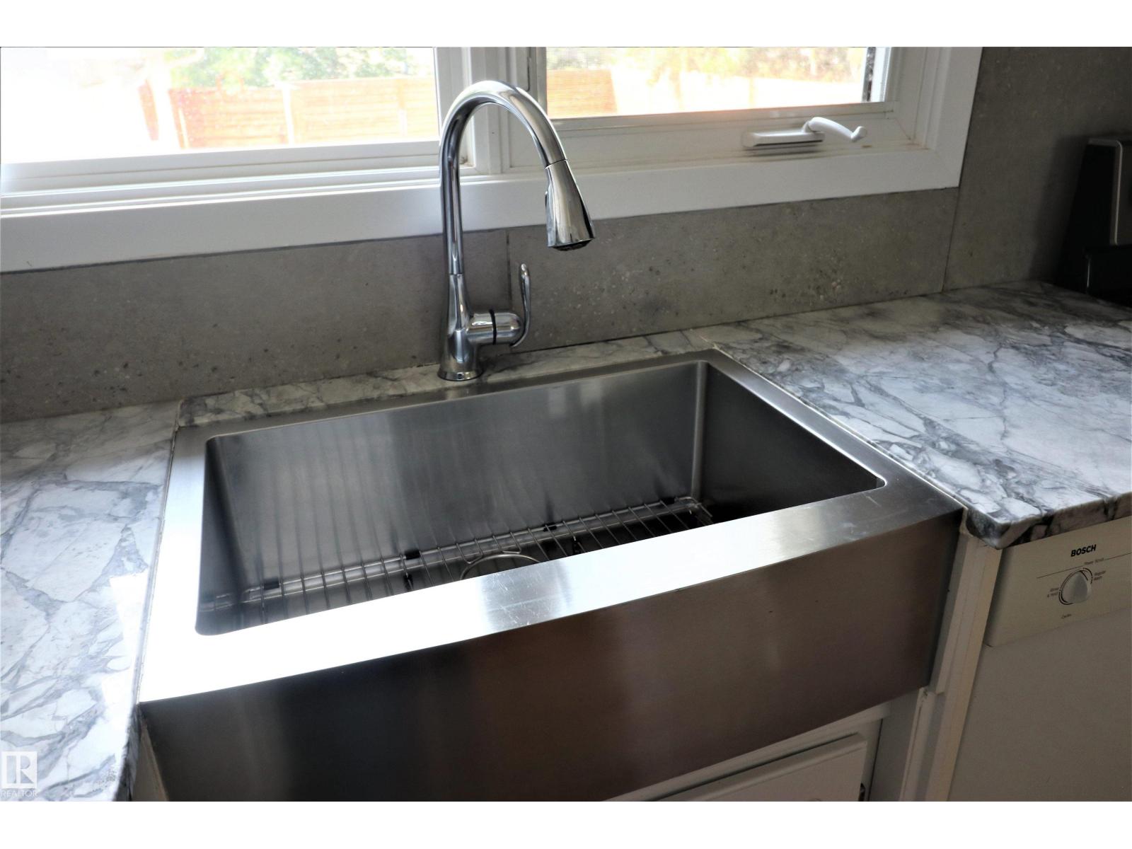 Property at 8528 64 AV NW image 4