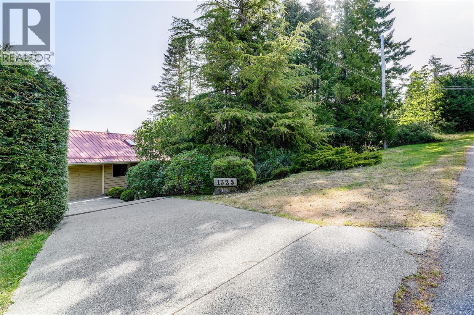 Property at 1325 Martock Rd image 2