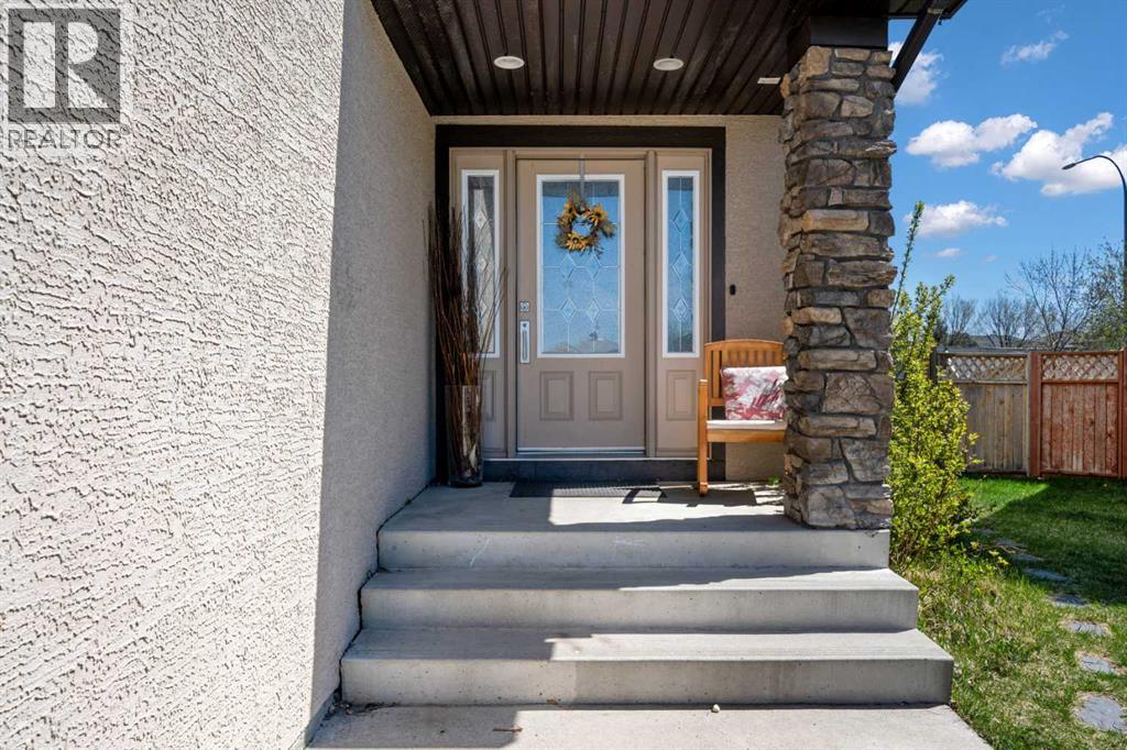 Property at 10 Crystalridge Bay image 2