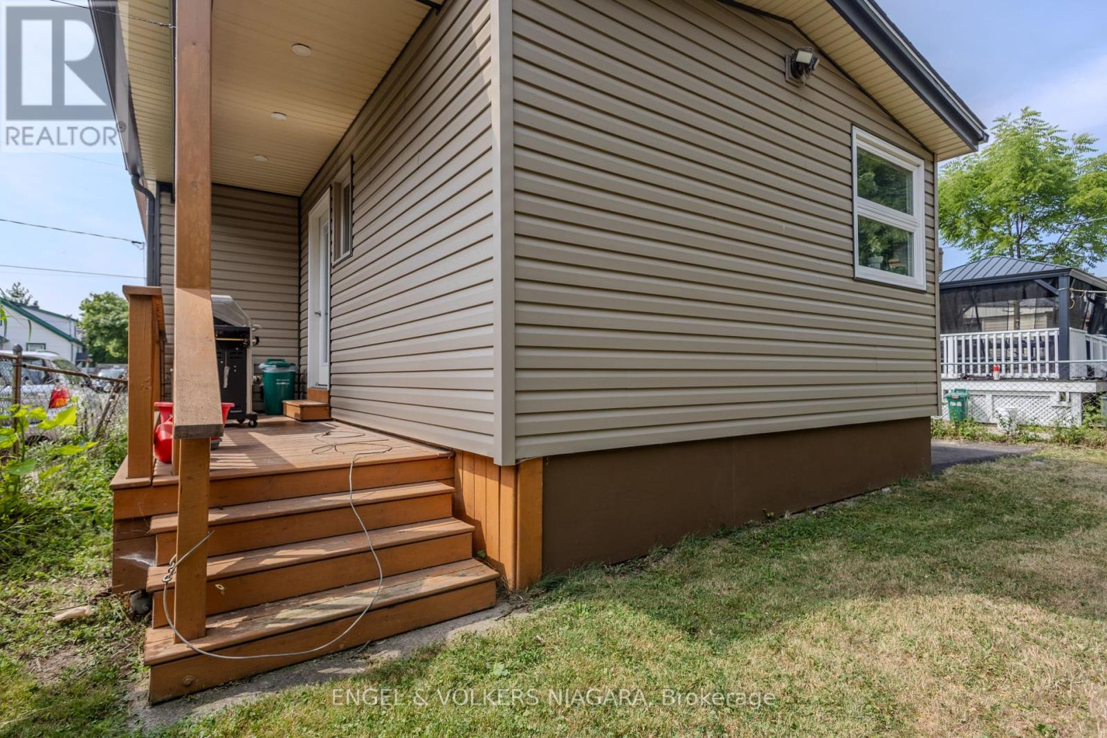 61 Hamilton Street E, St. Catharines, Ontario  L2S 1K8 - Photo 11 - X12340999