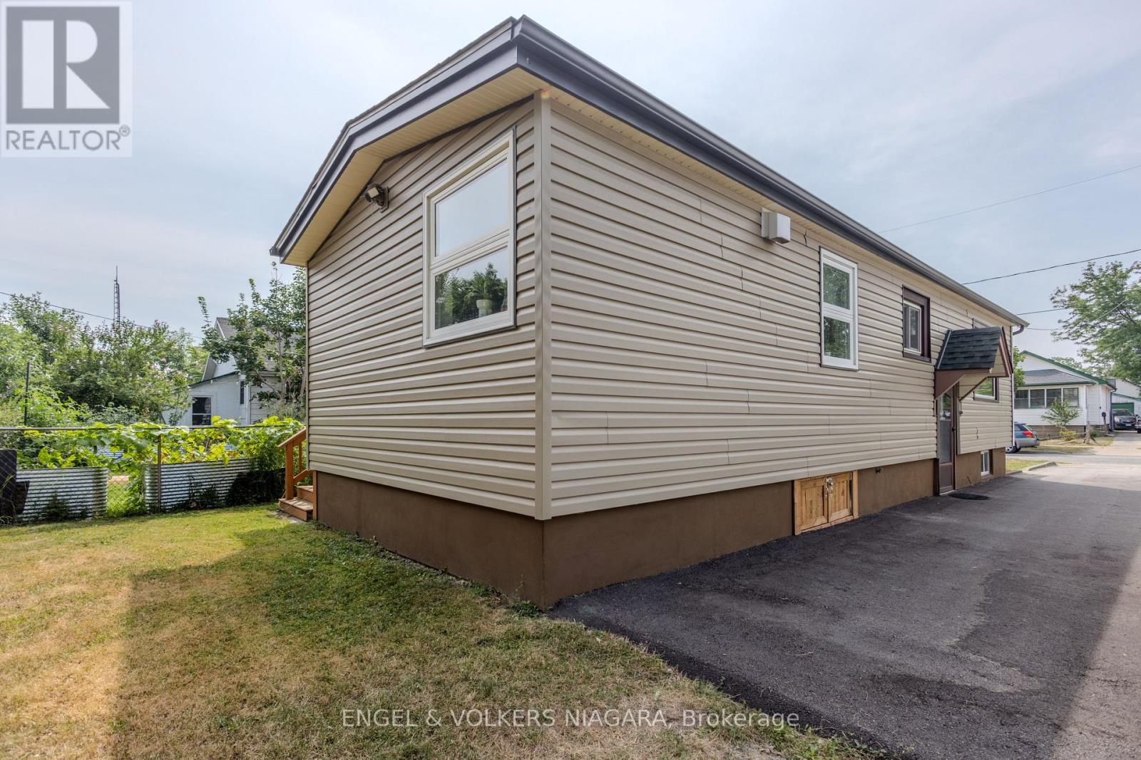 61 Hamilton Street E, St. Catharines, Ontario  L2S 1K8 - Photo 14 - X12340999