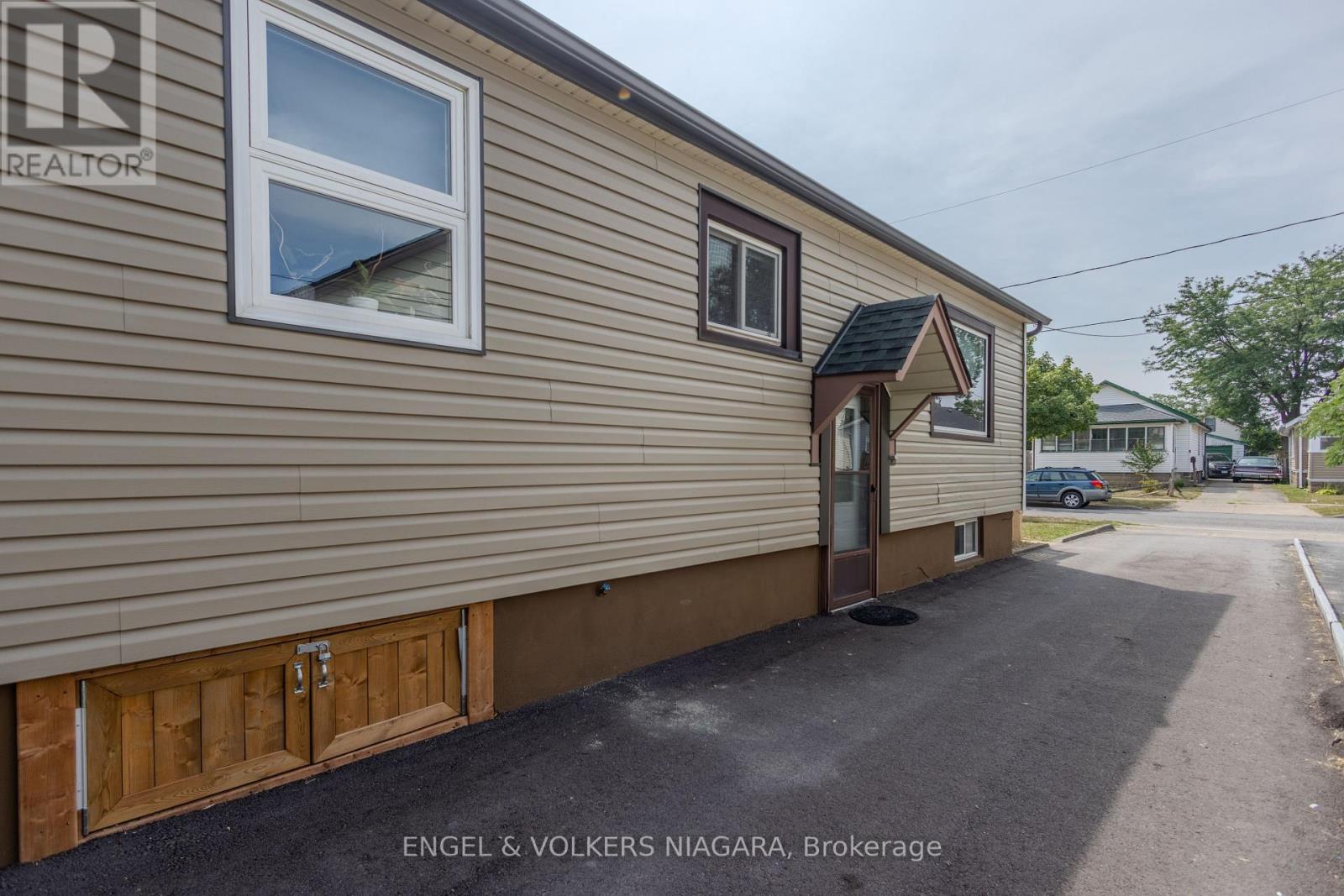 61 Hamilton Street E, St. Catharines, Ontario  L2S 1K8 - Photo 15 - X12340999