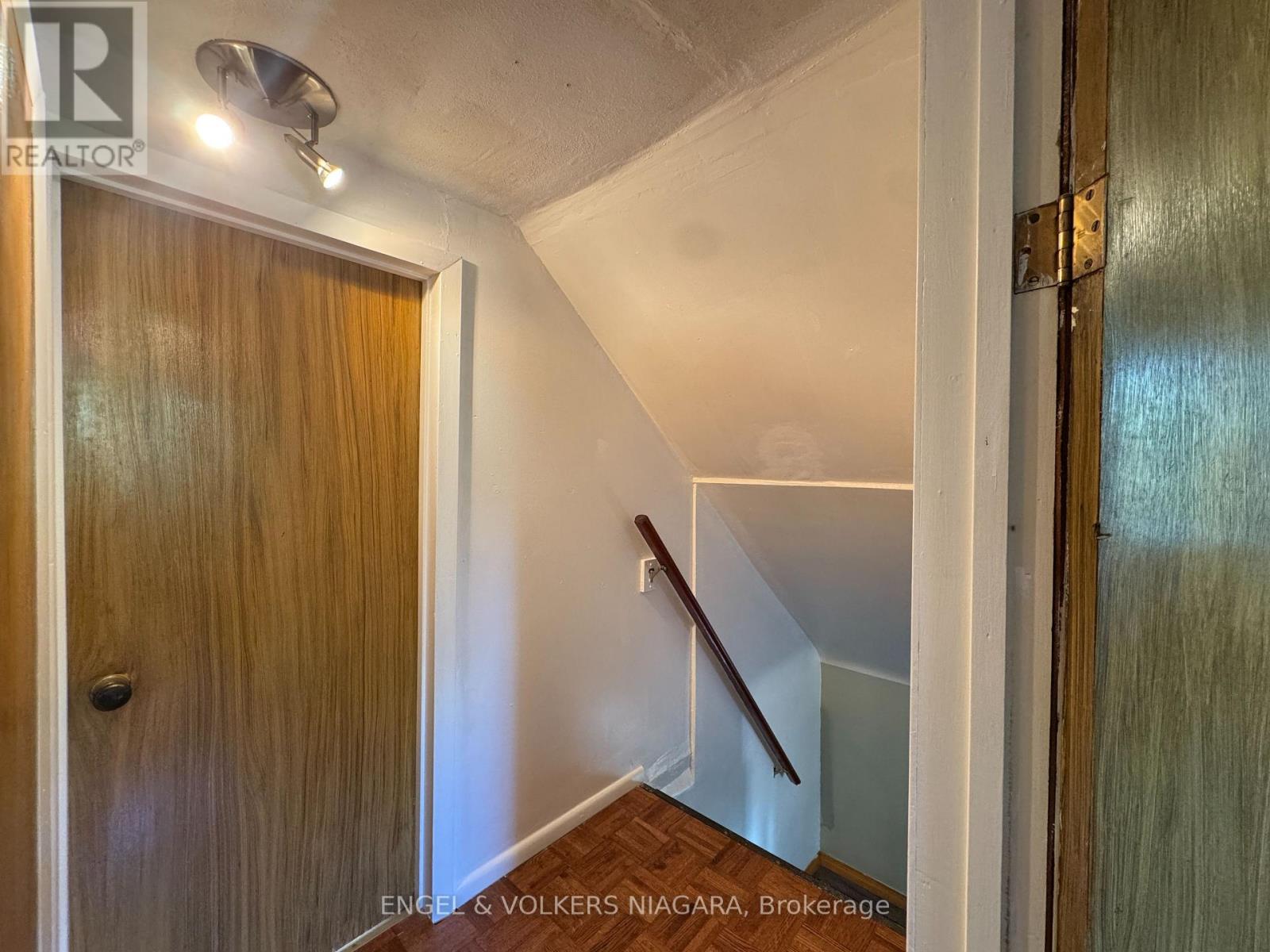 61 Hamilton Street E, St. Catharines, Ontario  L2S 1K8 - Photo 16 - X12340999