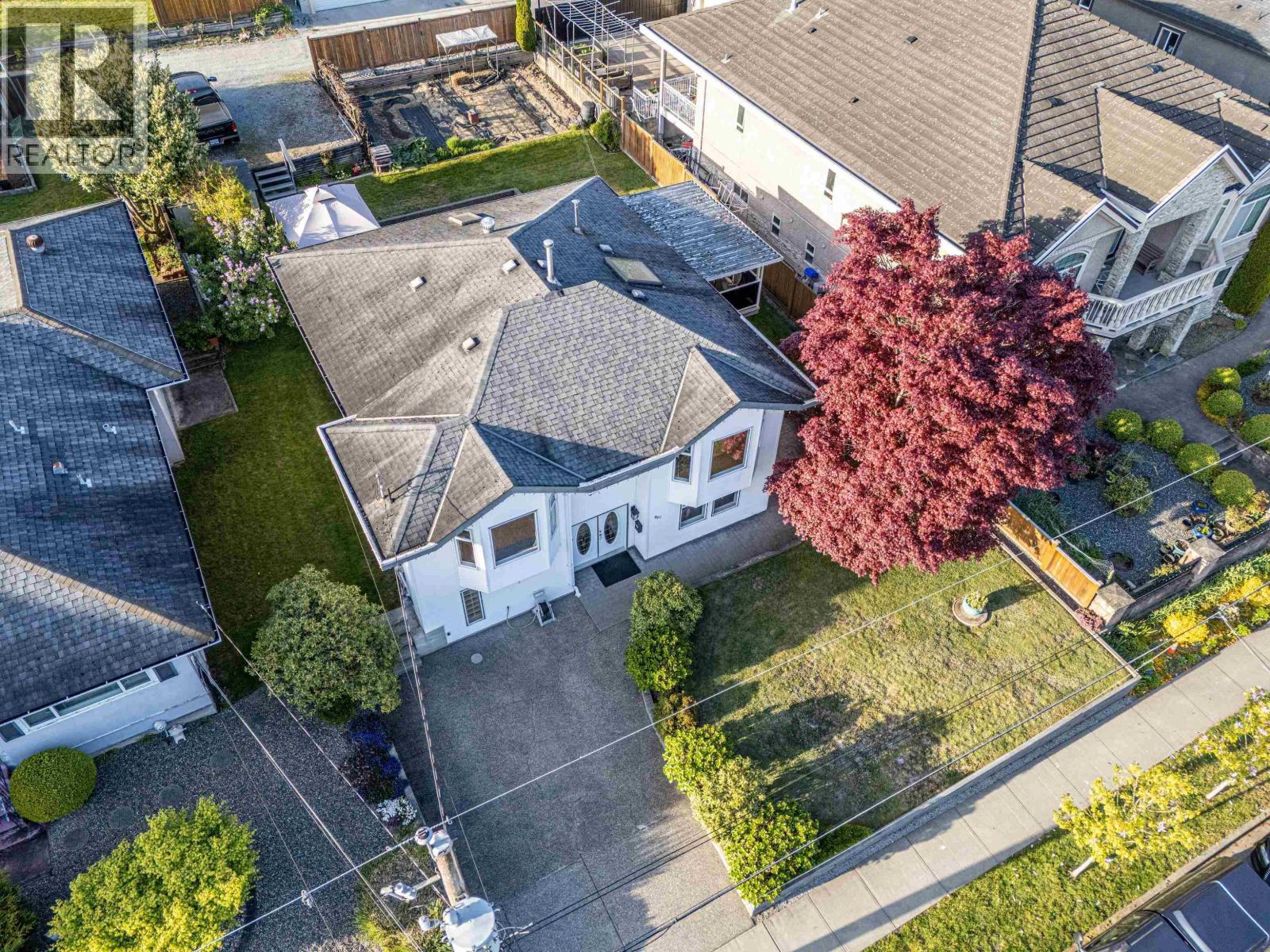 Property at 957 STEWART AVENUE image 3