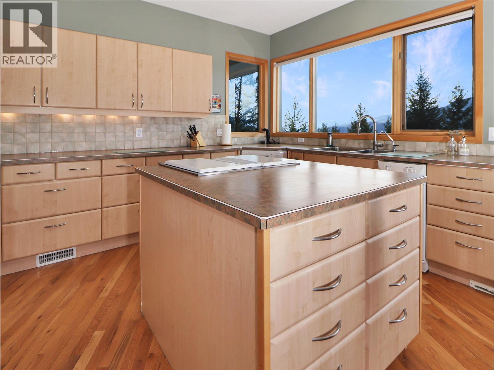 2360/2380 95 Highway, Spillimacheen, British Columbia  V0A 1P0 - Photo 13 - 2476294
