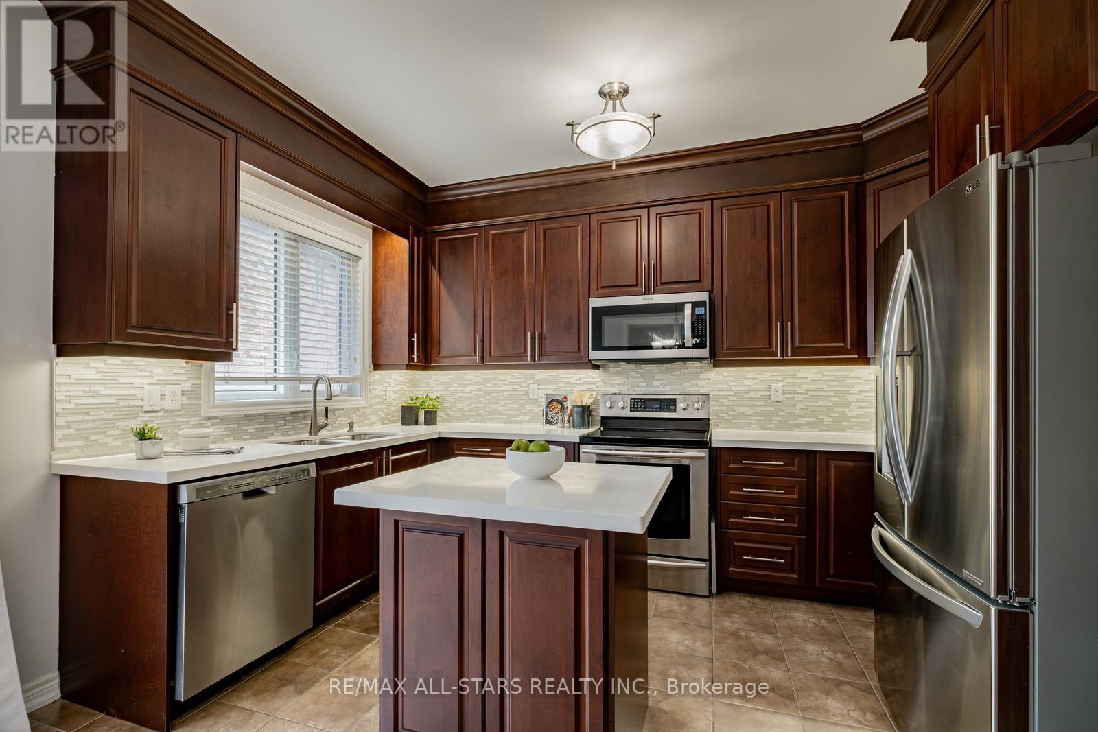 225 Delbert Circle, Whitchurch-Stouffville, Ontario  L4A 0Y7 - Photo 16 - N12340953