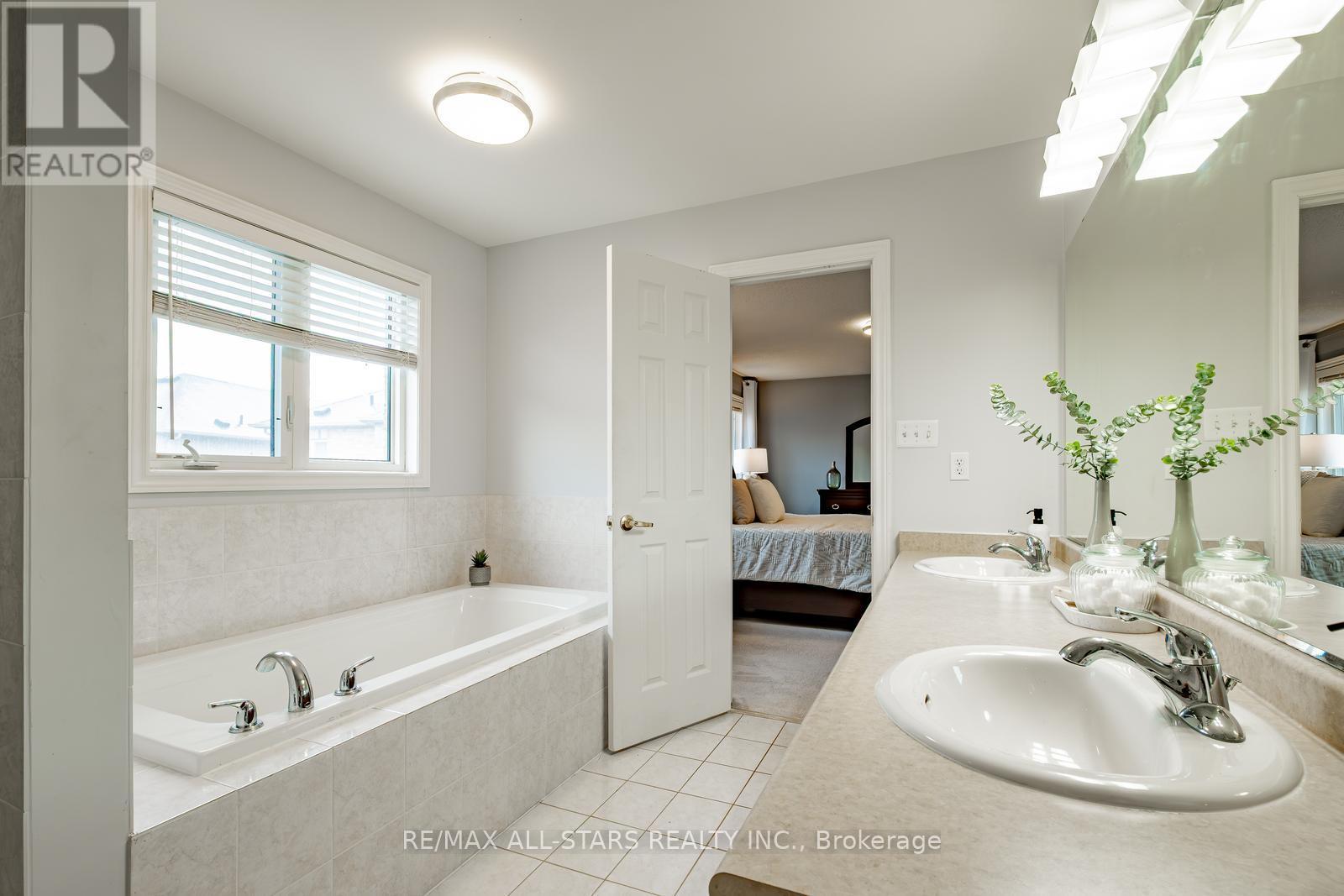 225 Delbert Circle, Whitchurch-Stouffville, Ontario  L4A 0Y7 - Photo 23 - N12340953