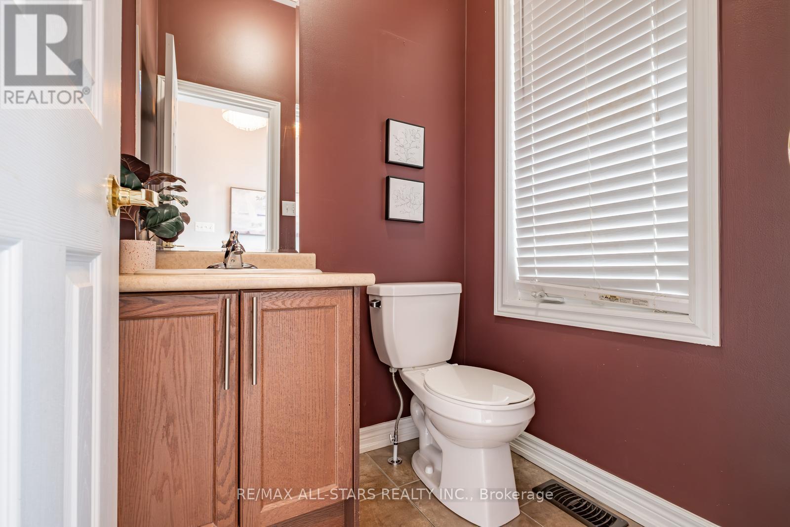 225 Delbert Circle, Whitchurch-Stouffville, Ontario  L4A 0Y7 - Photo 6 - N12340953
