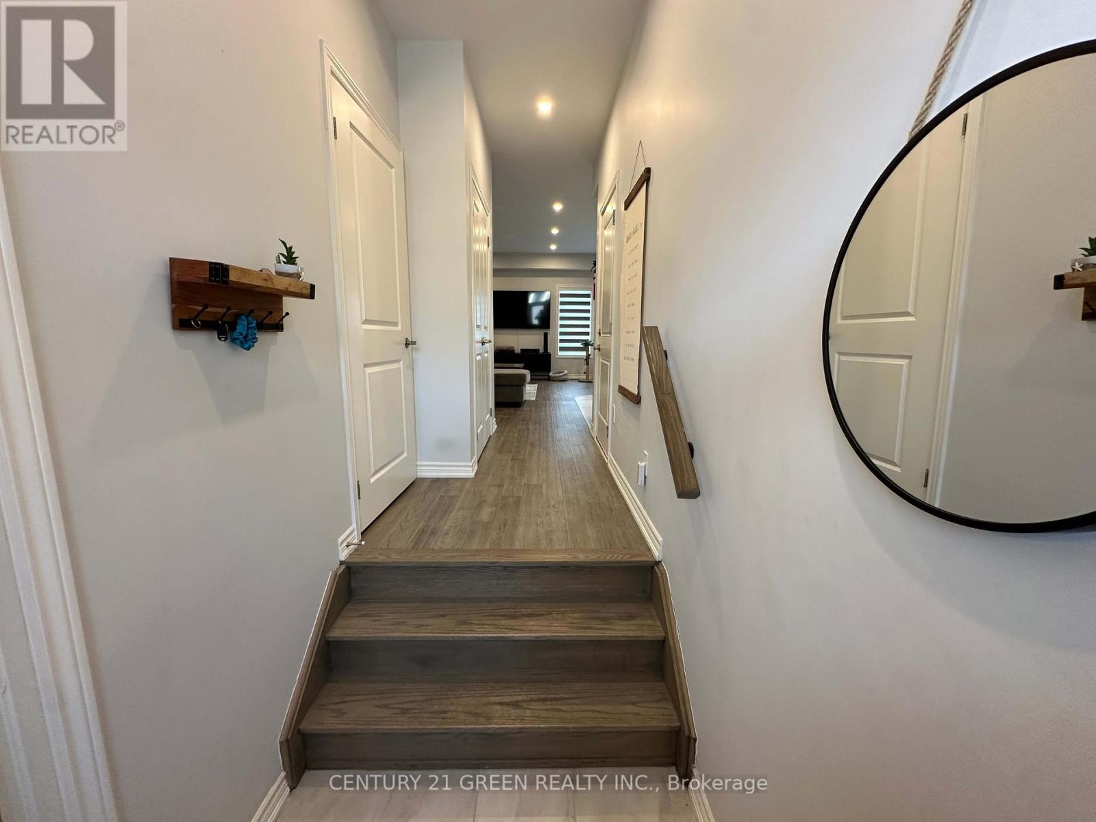 170 Rosie Street, Blue Mountains, Ontario  N0H 1J0 - Photo 4 - X12340920