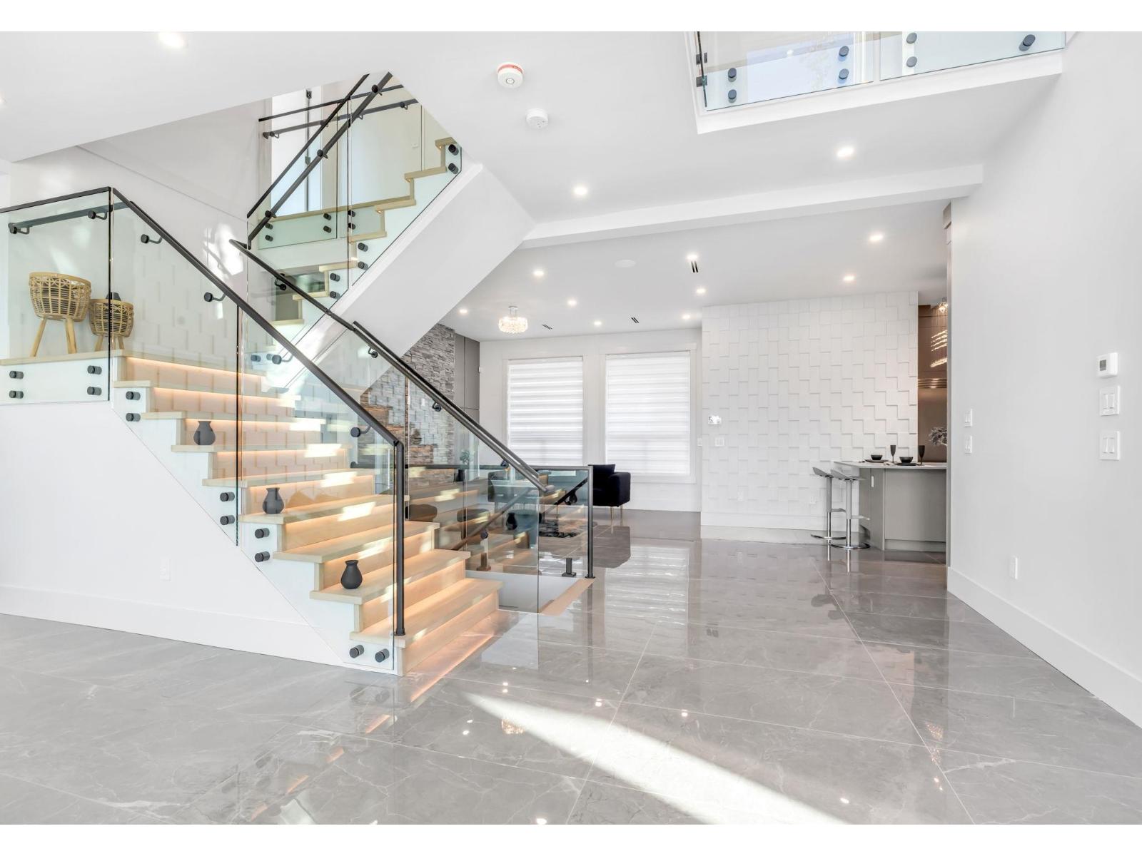 Property at 16059 9A AVENUE image 3