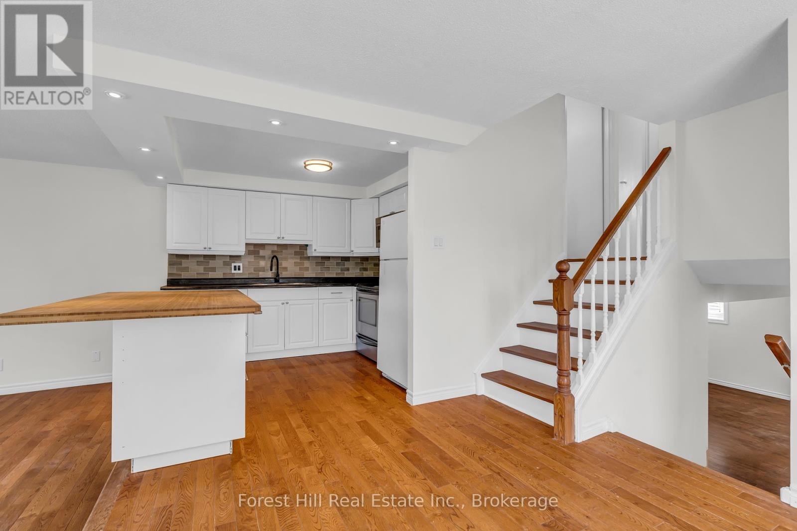 15 Homestead Place, Kitchener, Ontario  N2N 1Z1 - Photo 11 - X12341123