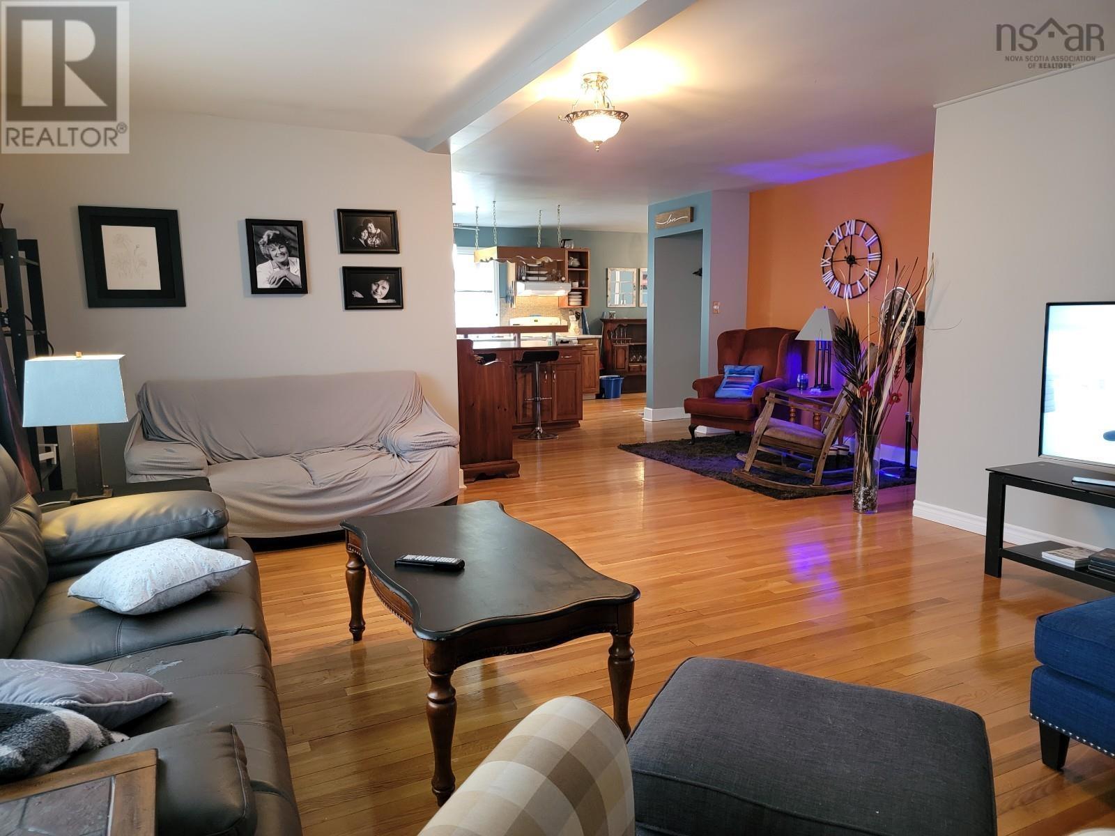 205 South Bentinck Street, Sydney, Nova Scotia  B1P 1X7 - Photo 4 - 202520405