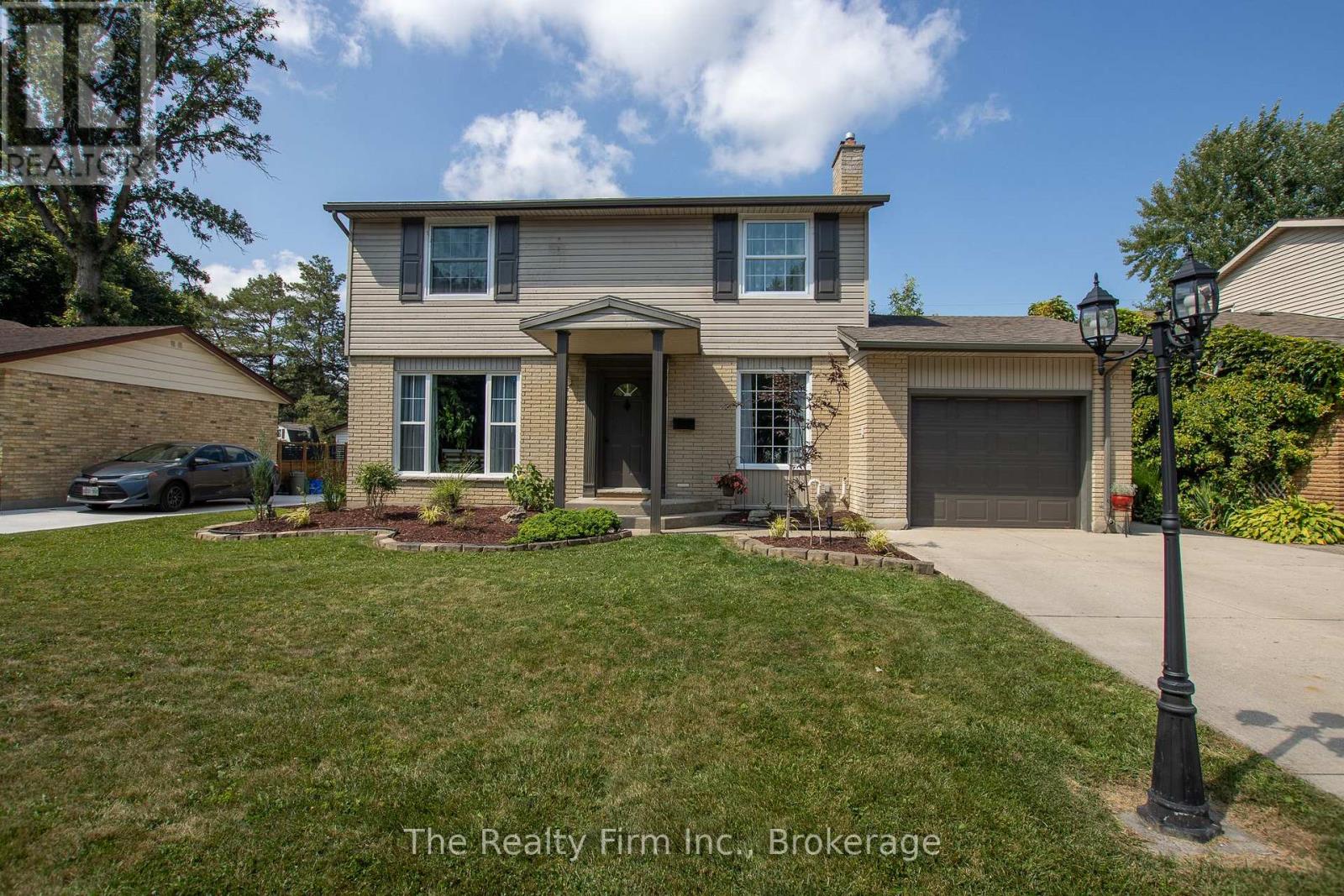 1208 Guildwood Boulevard, London North, Ontario  N6H 4G9 - Photo 1 - X12341152