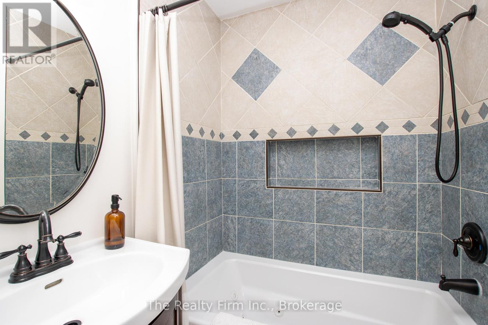 1208 Guildwood Boulevard, London North, Ontario  N6H 4G9 - Photo 27 - X12341152