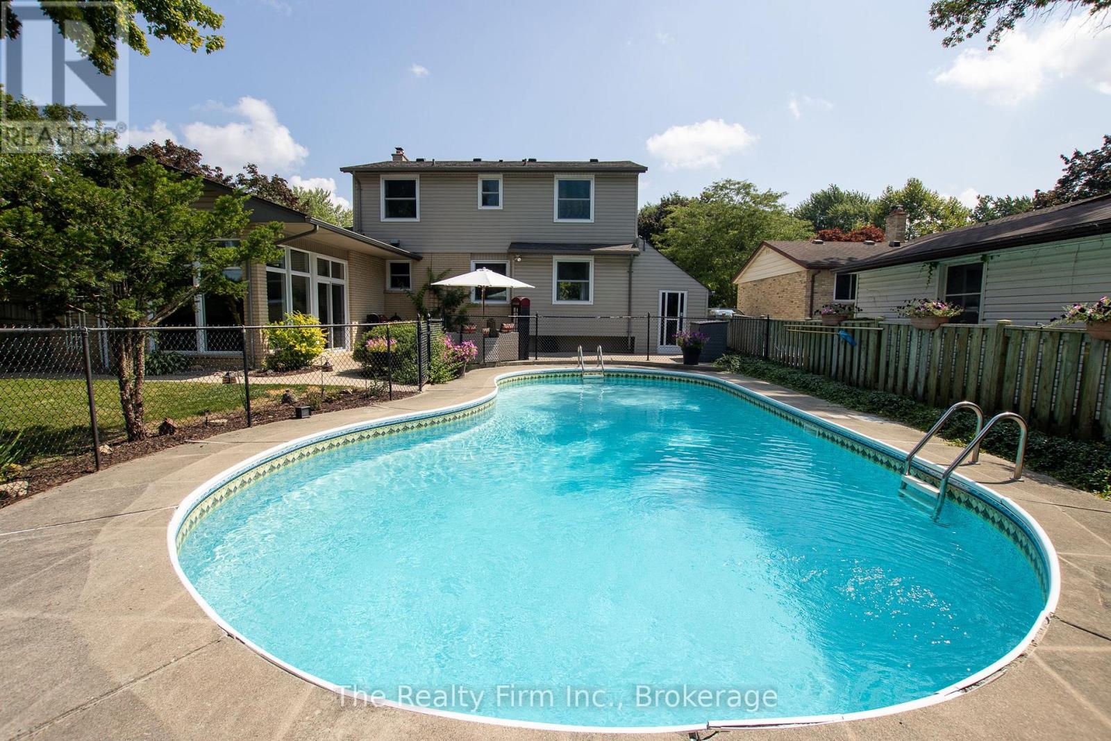 1208 Guildwood Boulevard, London North, Ontario  N6H 4G9 - Photo 41 - X12341152