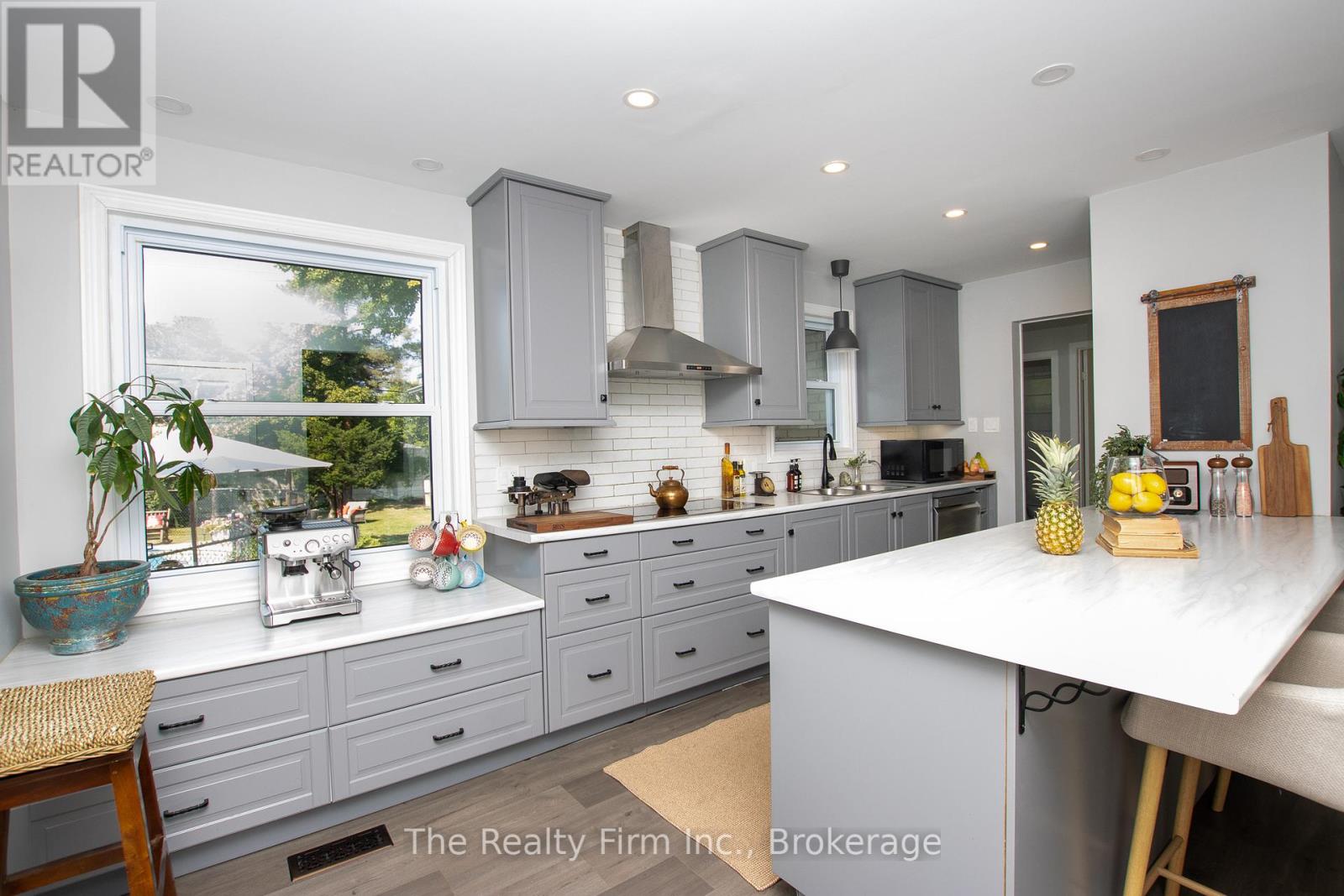 1208 Guildwood Boulevard, London North, Ontario  N6H 4G9 - Photo 8 - X12341152