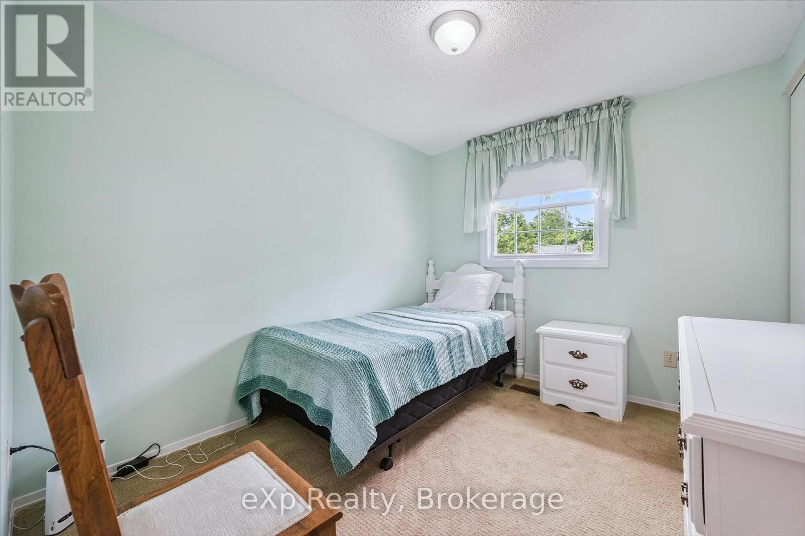 8 Aspen Valley Crescent, Guelph, Ontario  N1G 3Z8 - Photo 12 - X12341141