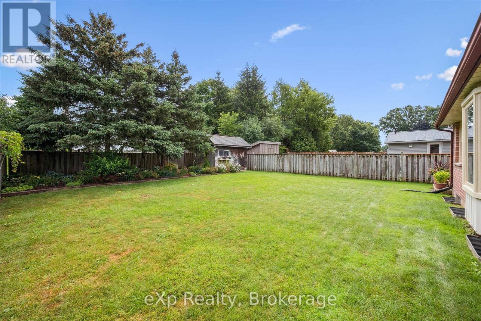 8 Aspen Valley Crescent, Guelph, Ontario  N1G 3Z8 - Photo 17 - X12341141