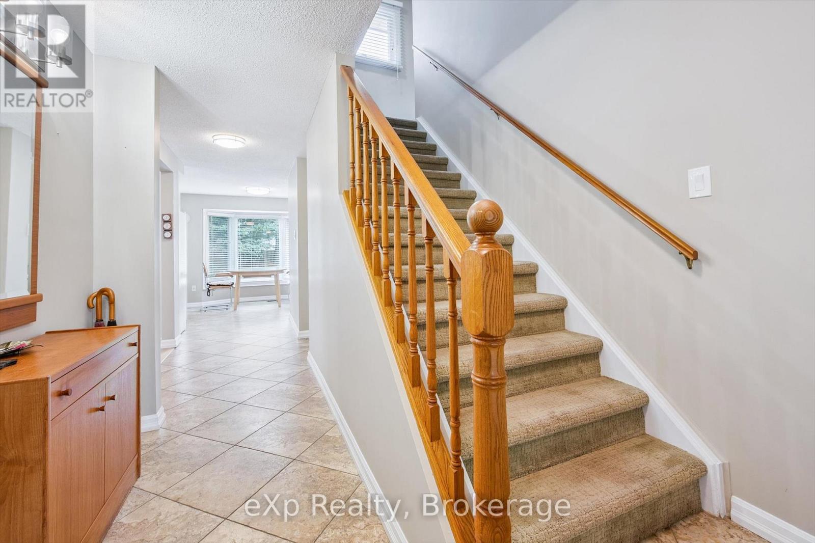 Property at 8 ASPEN VALLEY CRESCENT image 2