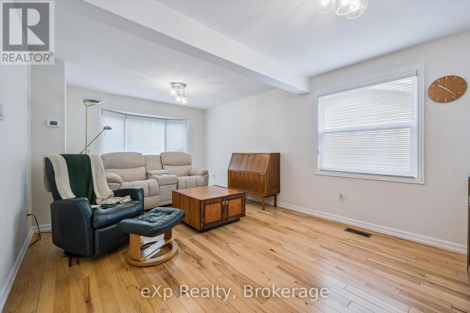 Property at 8 ASPEN VALLEY CRESCENT image 3