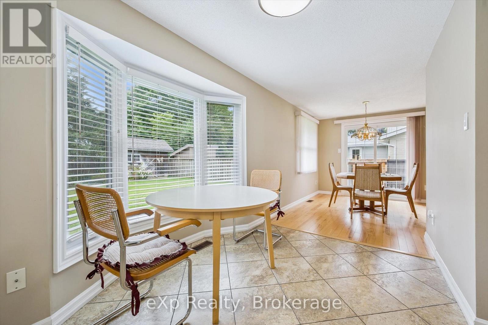 8 Aspen Valley Crescent, Guelph, Ontario  N1G 3Z8 - Photo 7 - X12341141