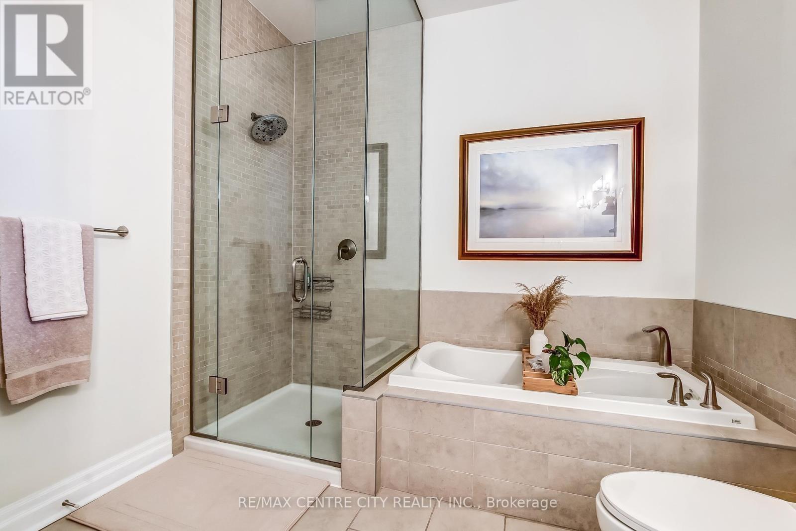 2401 - 330 Ridout Street N, London East (East K), Ontario  N6C 3Z3 - Photo 20 - X12341158