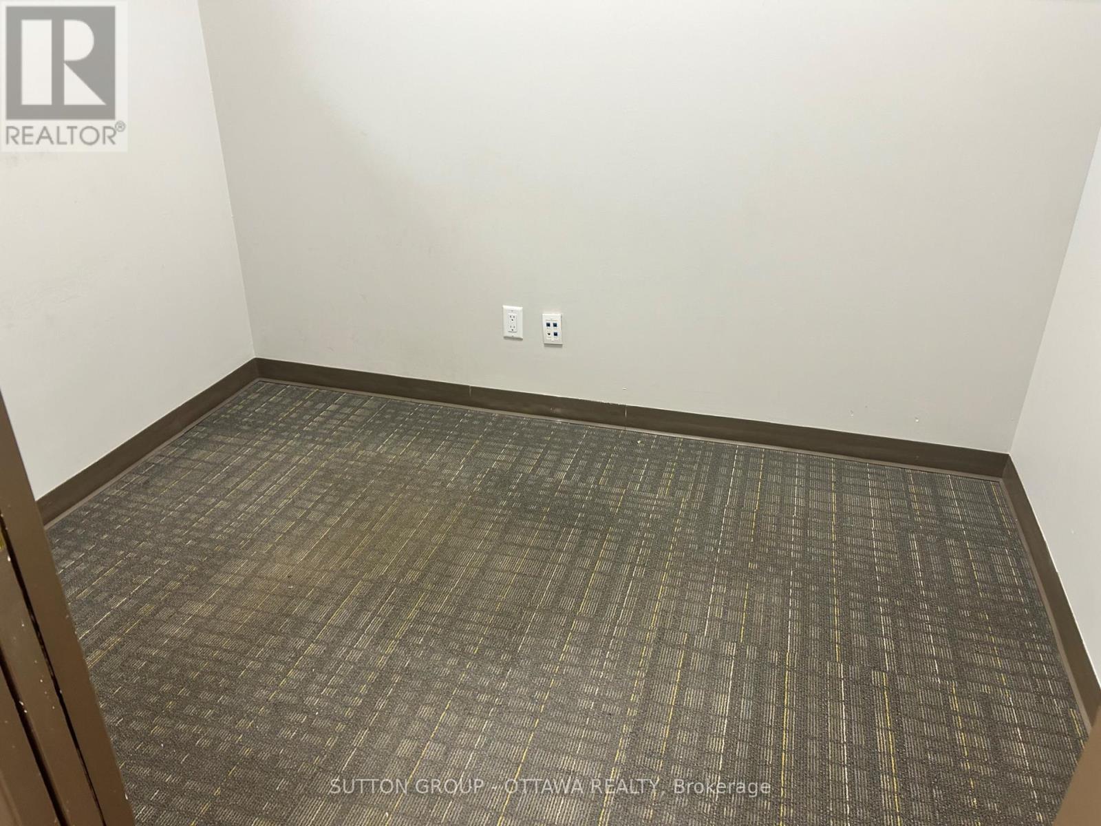 2421 St Joseph Boulevard W, Ottawa, Ontario  K1C 1A8 - Photo 12 - X12341143