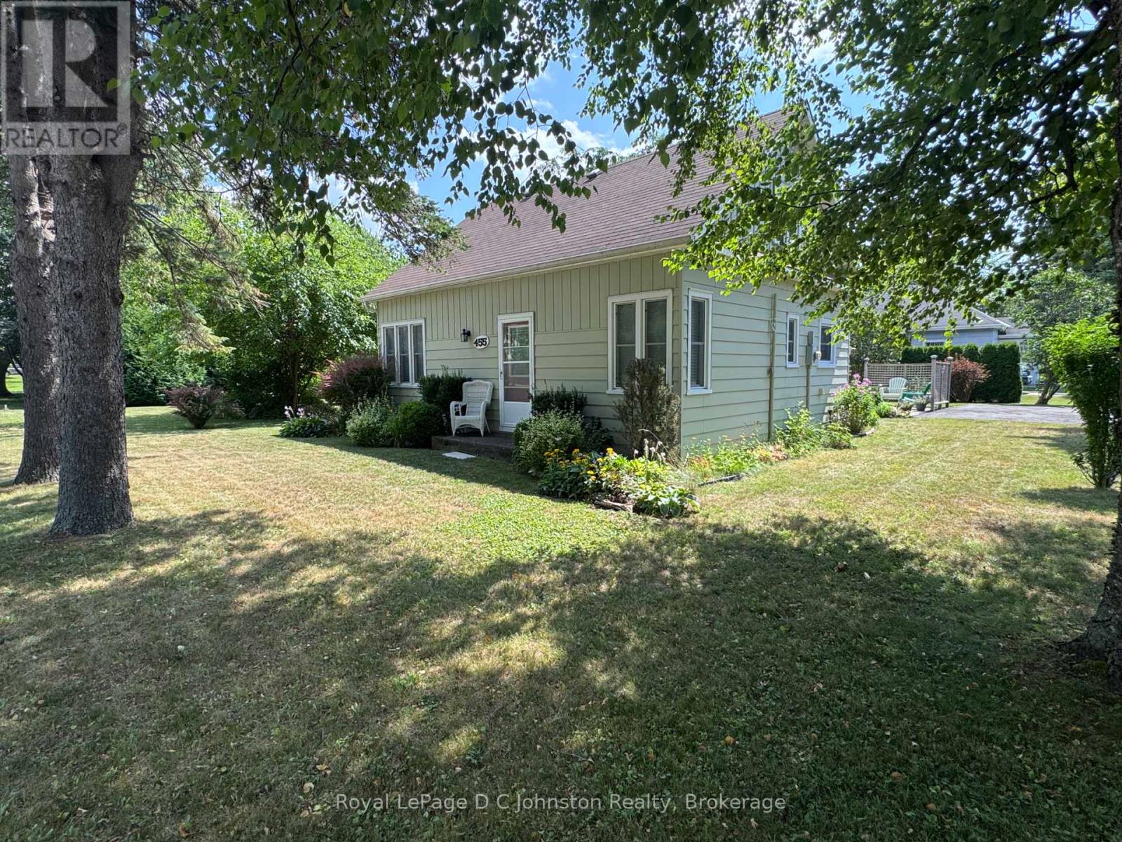 455 Alice Street, Saugeen Shores, Ontario  N0H 2L0 - Photo 1 - X12341164